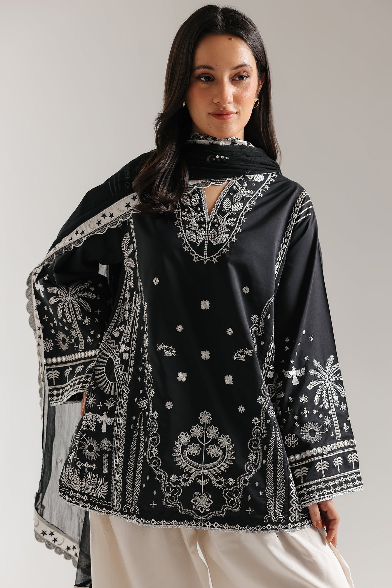 Embroidered Suit (E4150/103/901)