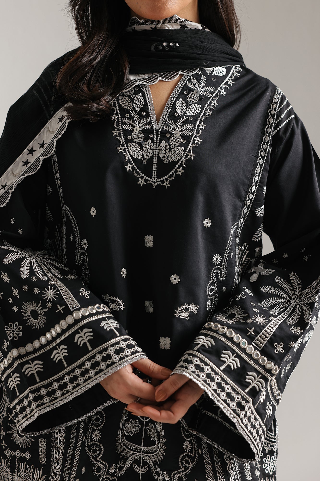 Embroidered Suit (E4150/103/901)