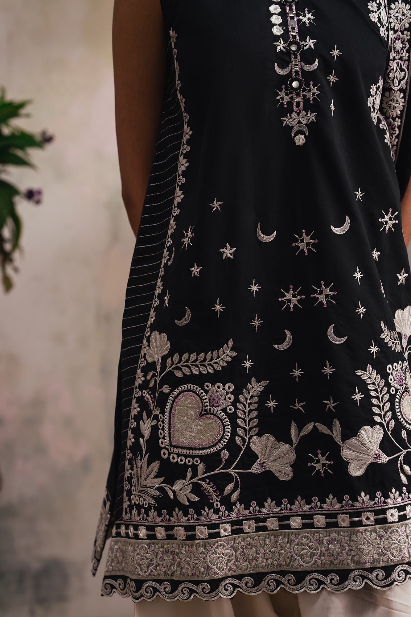 EMBROIDERED SUIT (E4153/103/901)