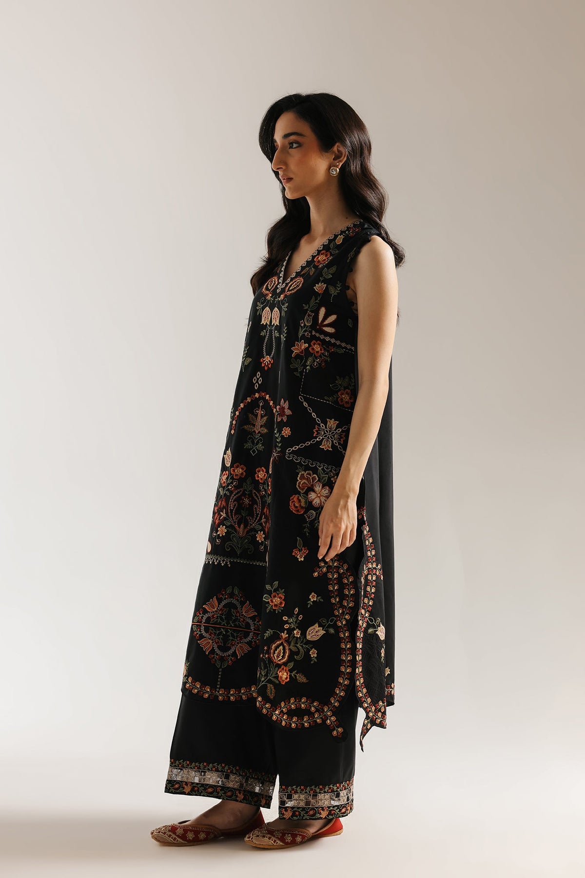 EMBROIDERED SUIT (E4163/103/901)