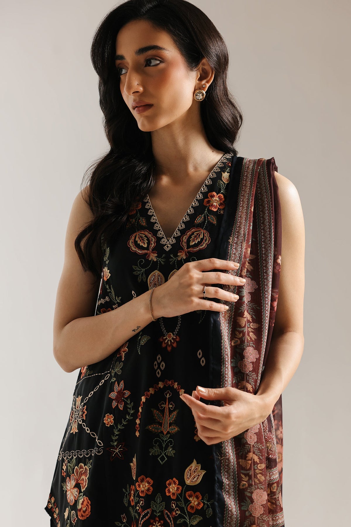 EMBROIDERED SUIT (E4163/103/901)