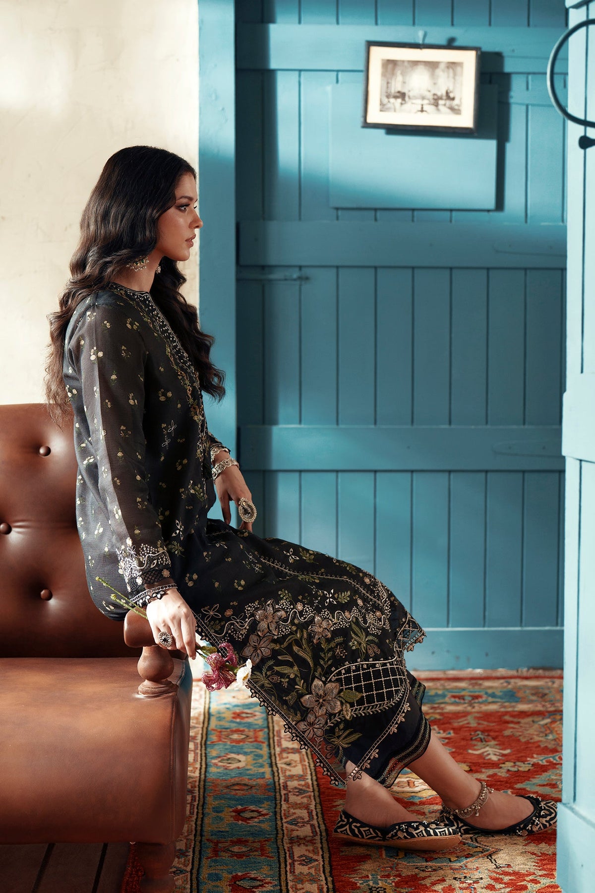 EMBROIDERED SUIT (E4180/103/902)