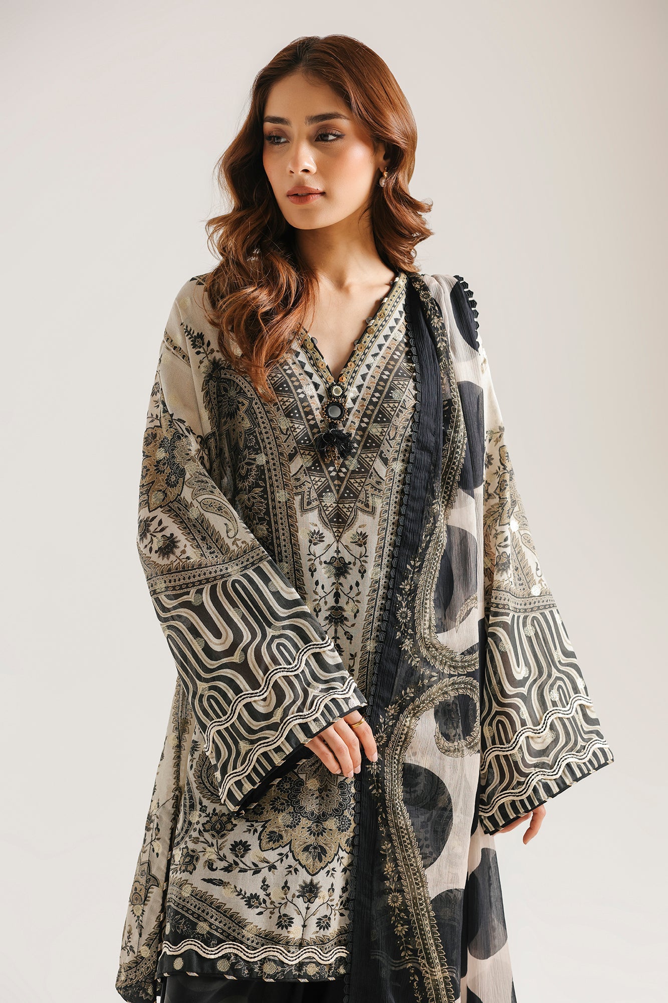 EMBROIDERED SUIT (E4185/103/003)