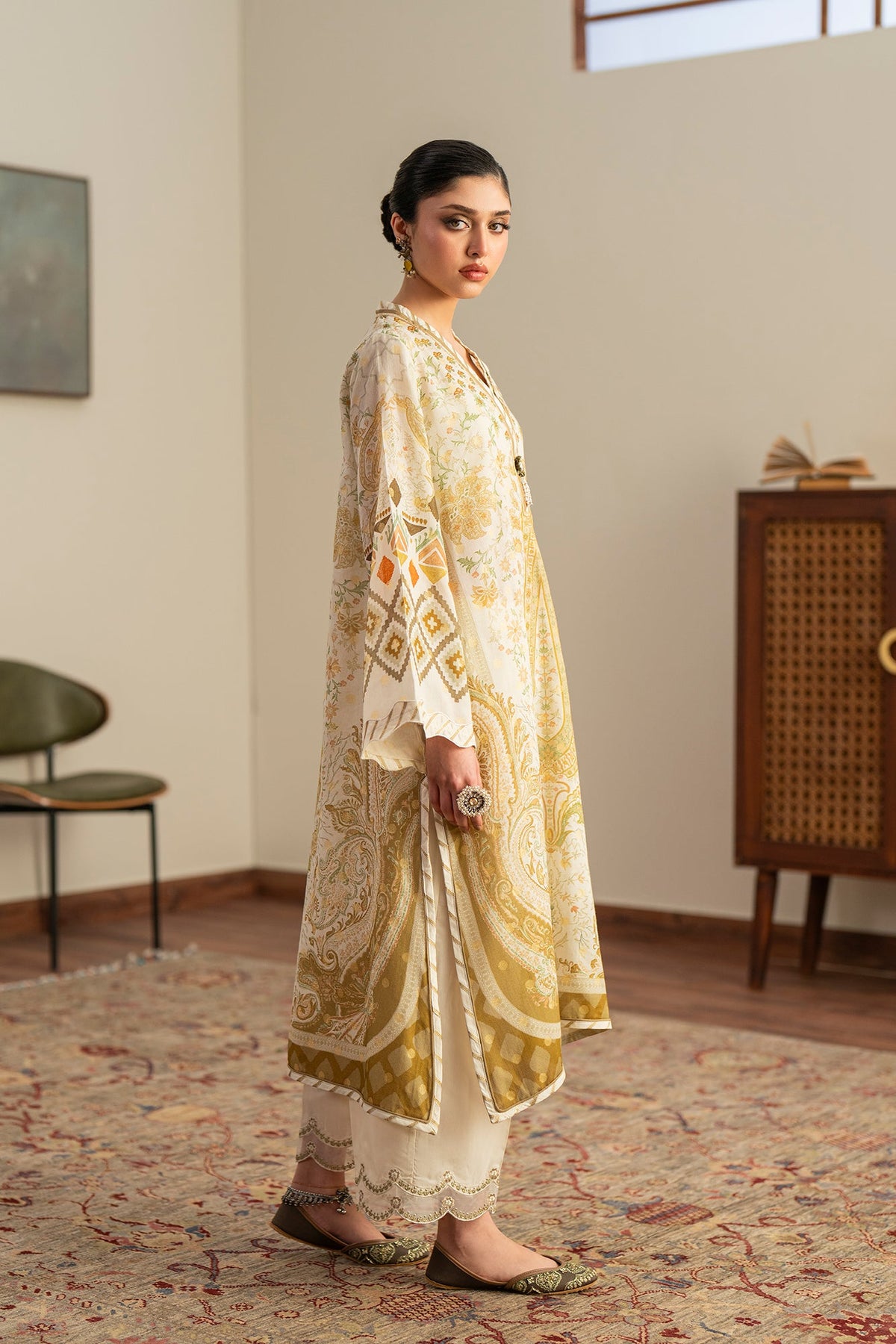 EMBROIDERED SUIT (E4191/103/003)