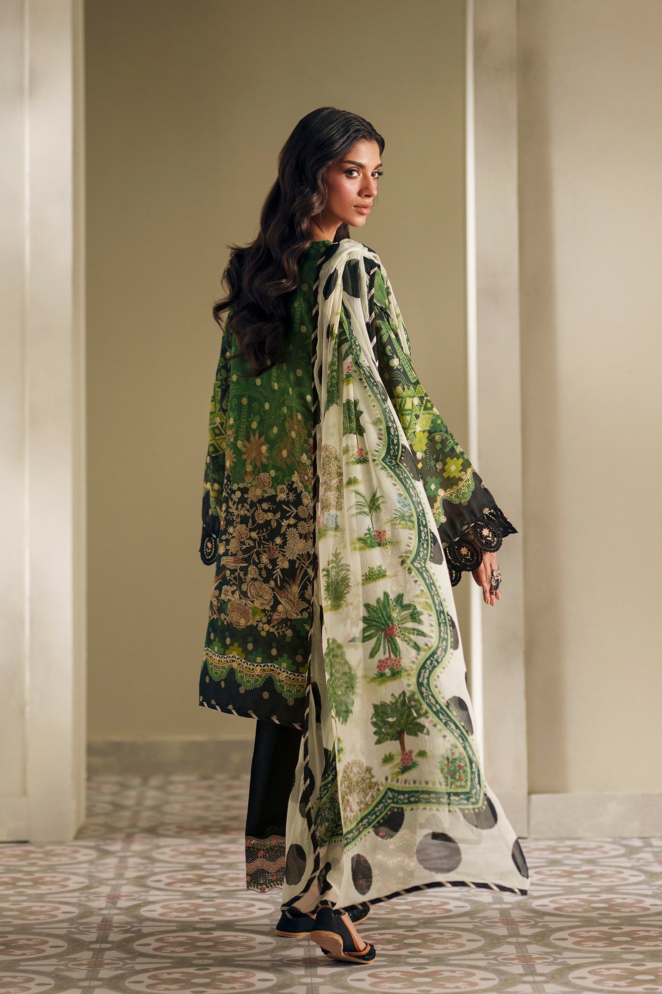 EMBROIDERED SUIT (E4192/103/705)
