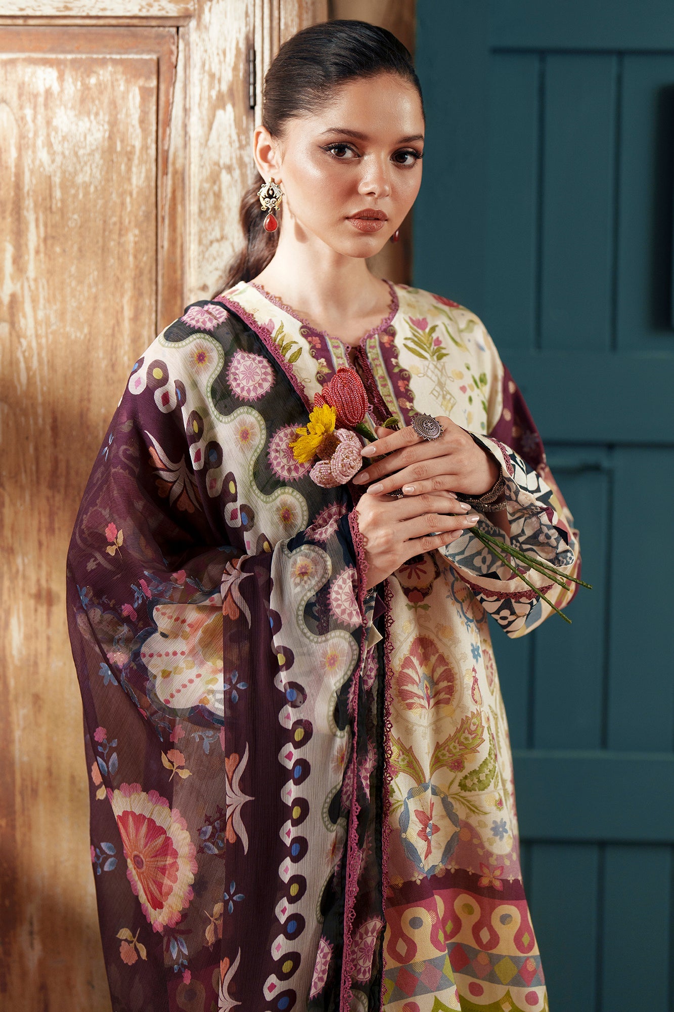 EMBROIDERED SUIT (E4193/103/005)