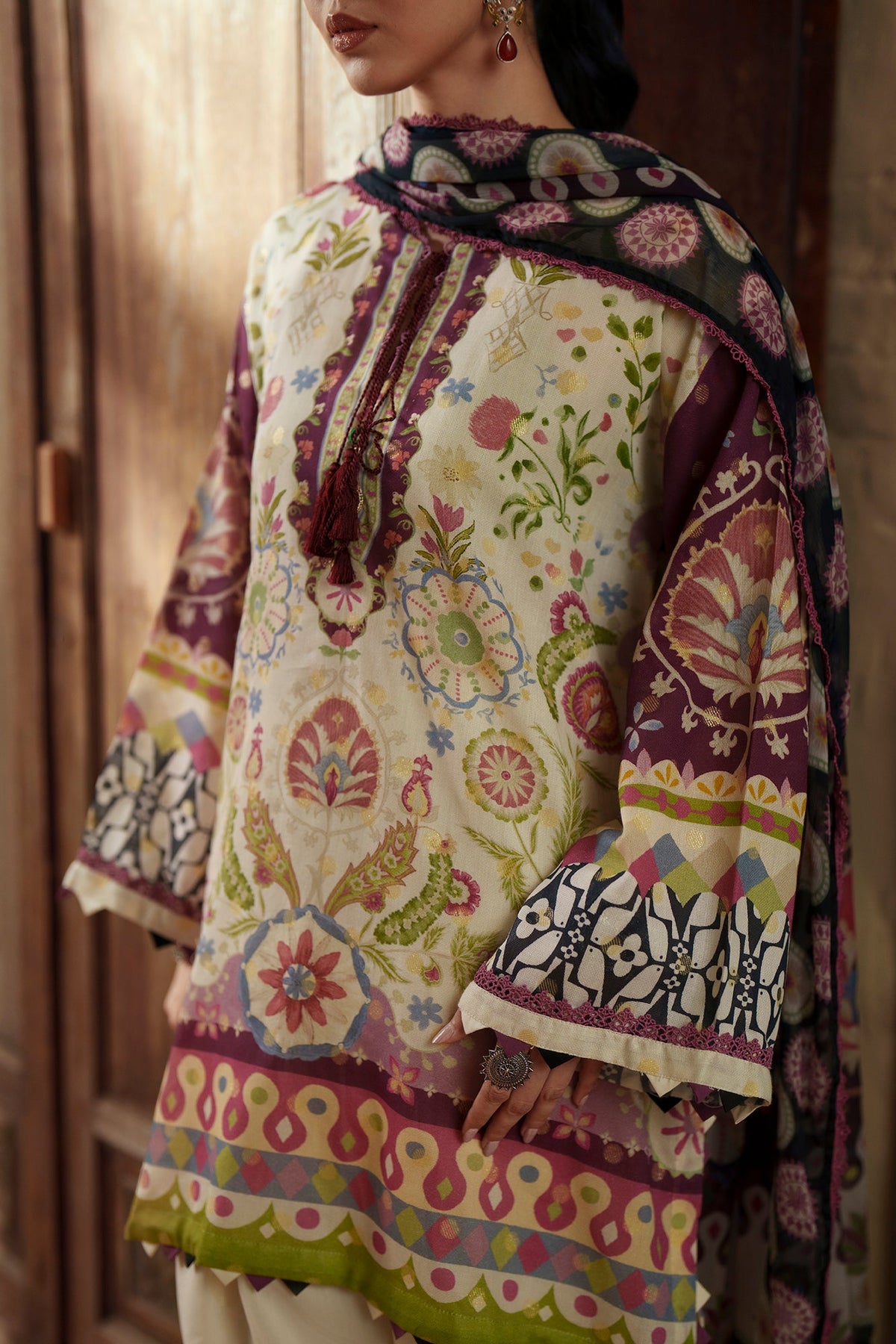 EMBROIDERED SUIT (E4193/103/005)