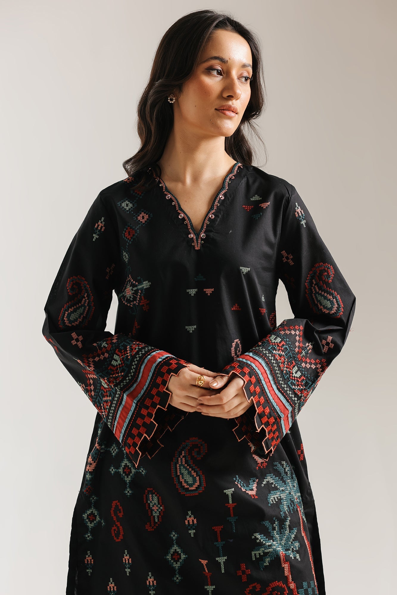 EMBROIDERED SUIT (E4197/103/901)