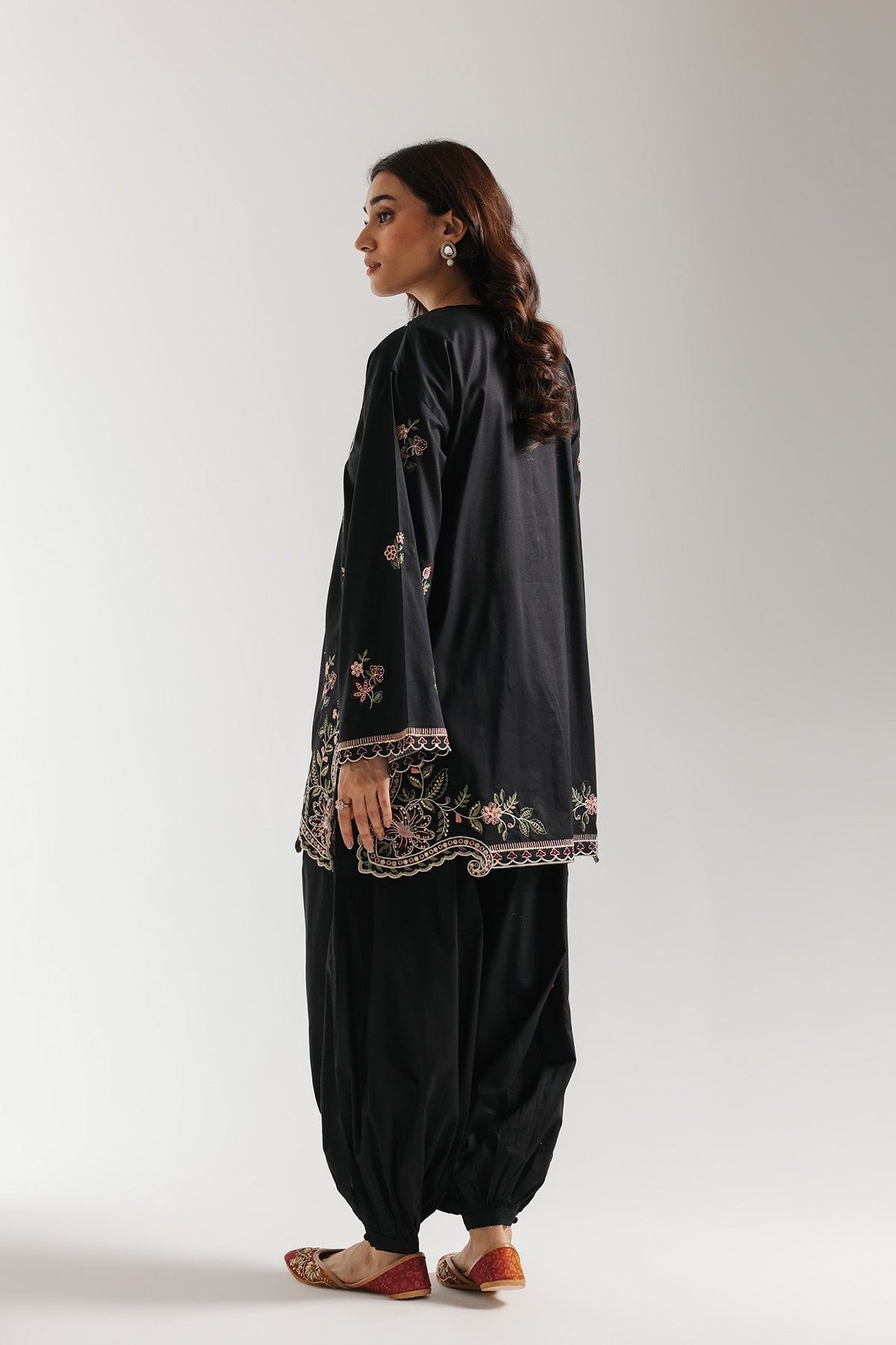 EMBROIDERED SUIT (E4199/103/901)