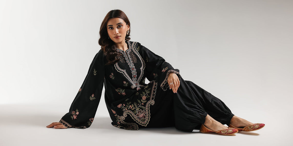 EMBROIDERED SUIT (E4199/103/901)