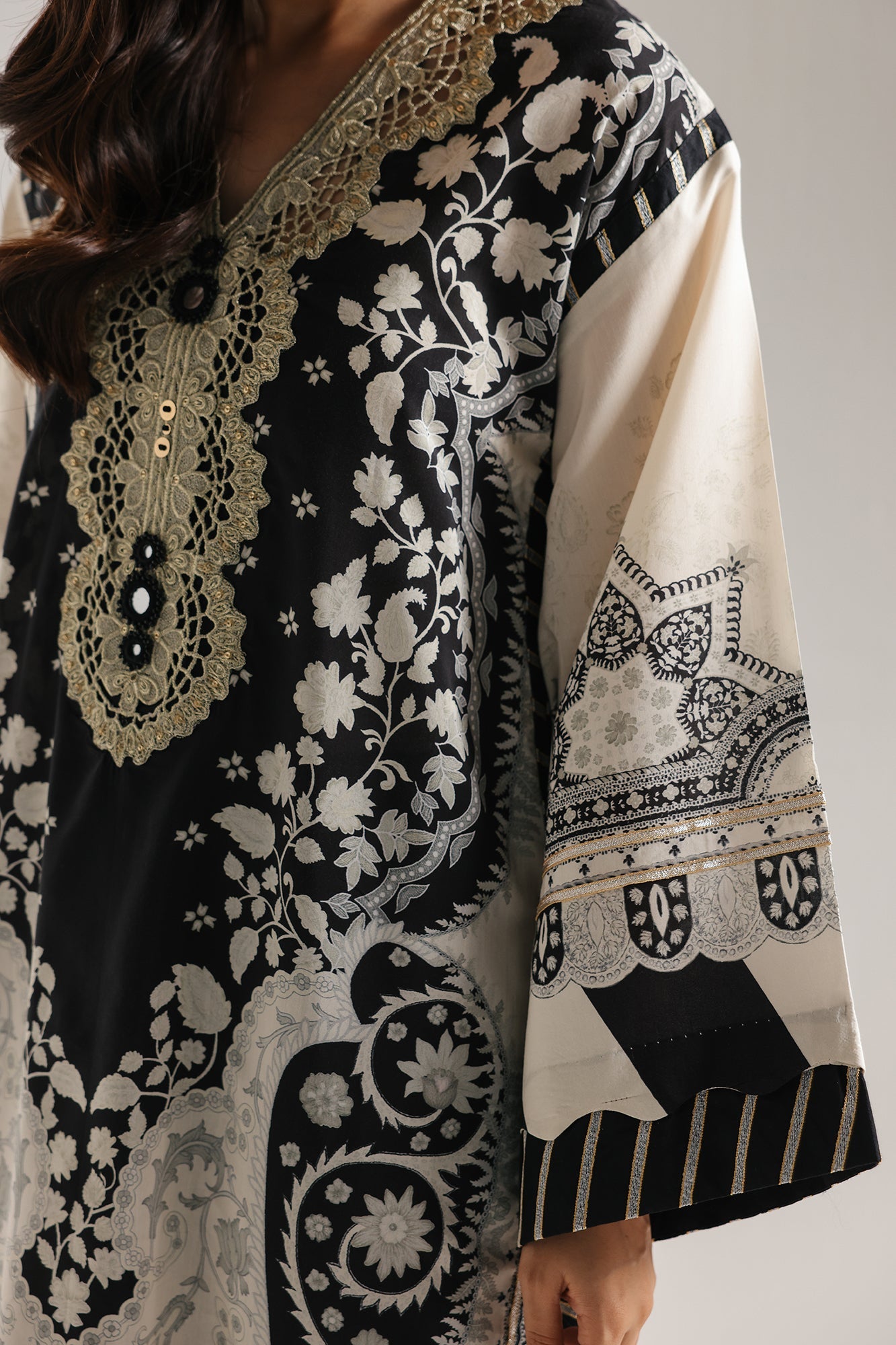 Embroidered Kaftan (E4203/103/902)