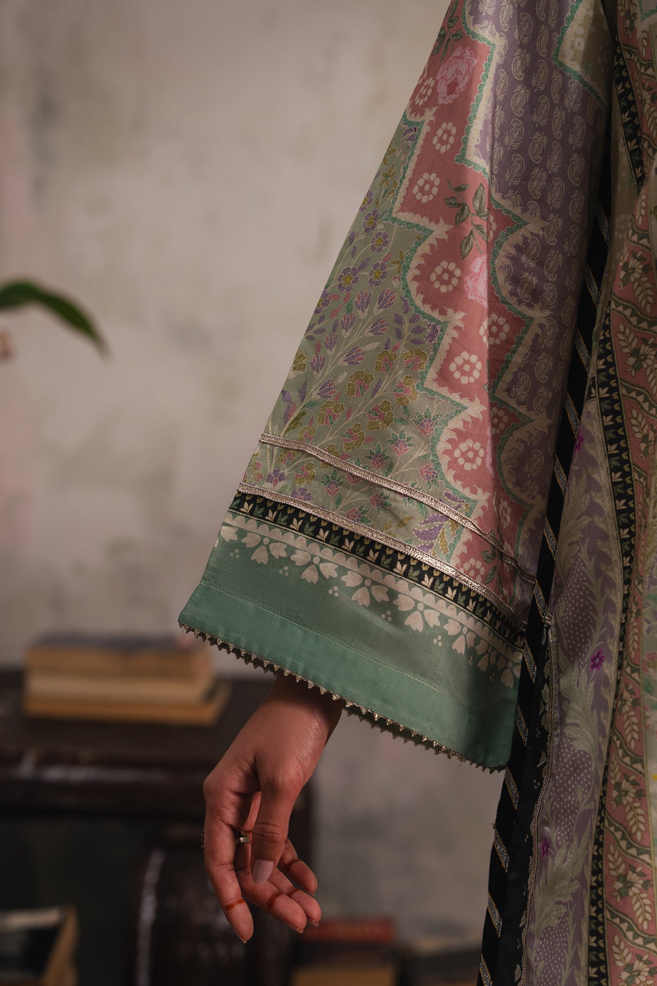 EMBROIDERED SUIT (E4205/103/514)