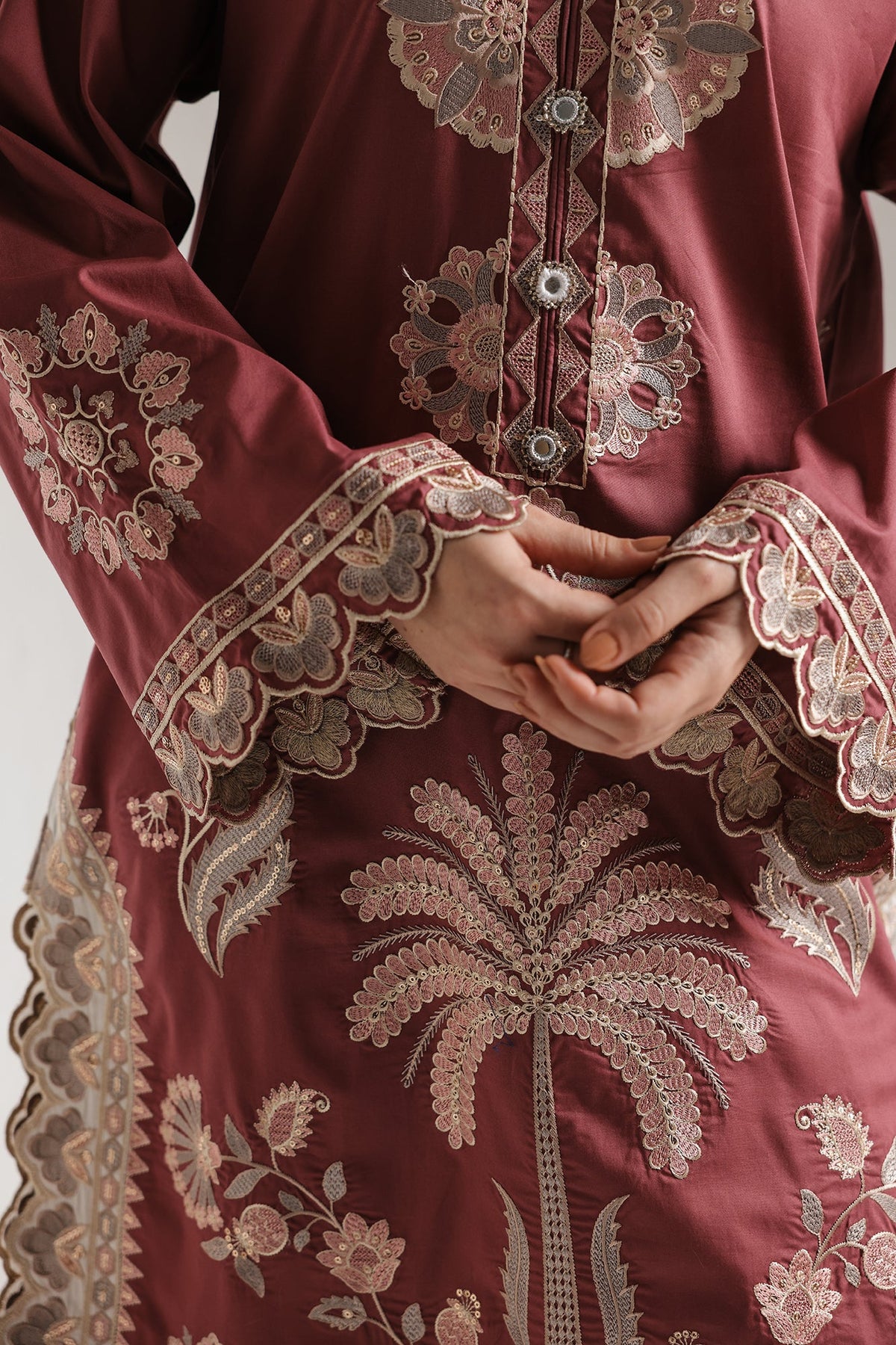 EMBROIDERED SUIT (E4217/103/305)