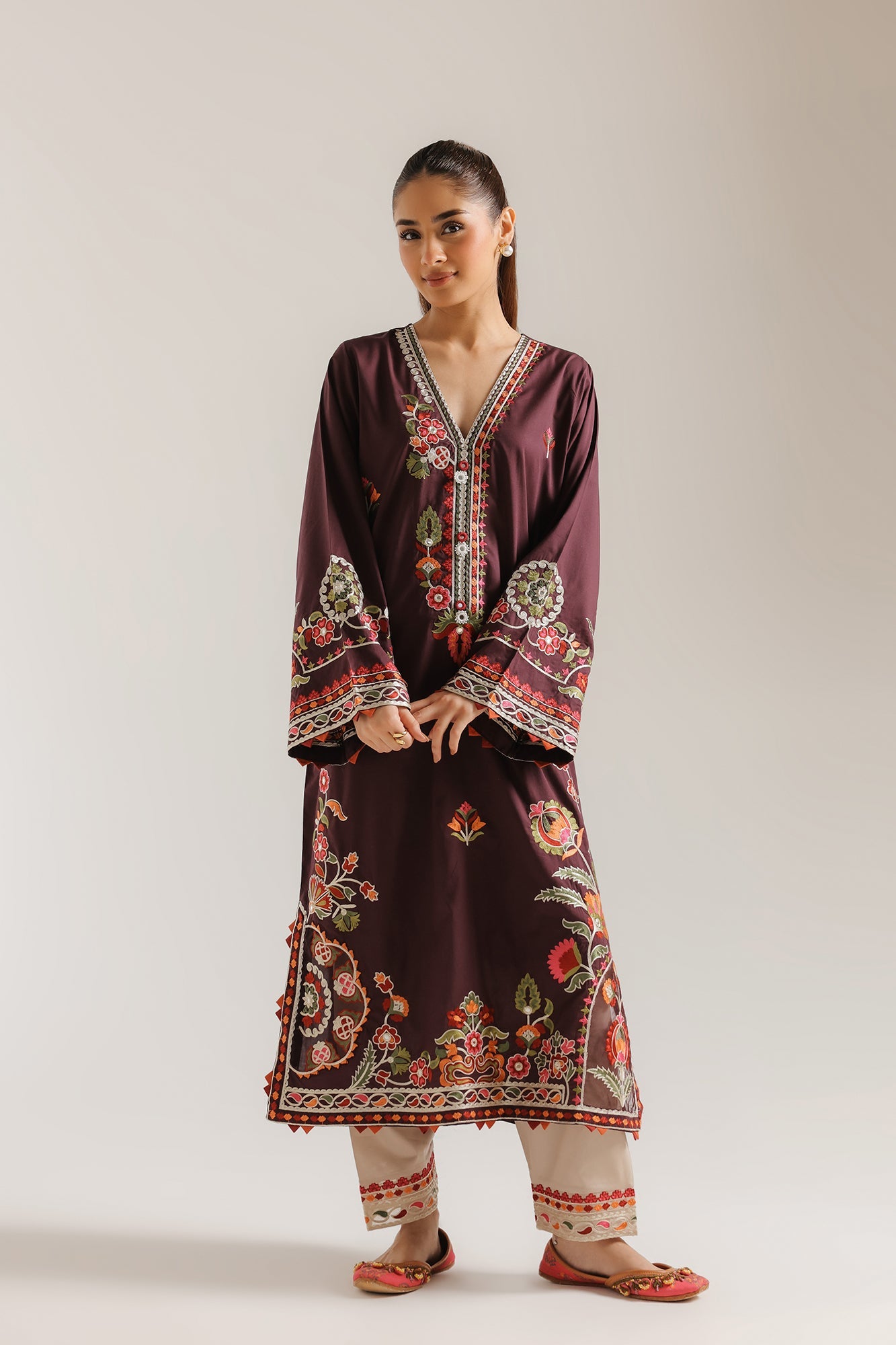 EMBROIDERED SUIT (E4218/103/516)