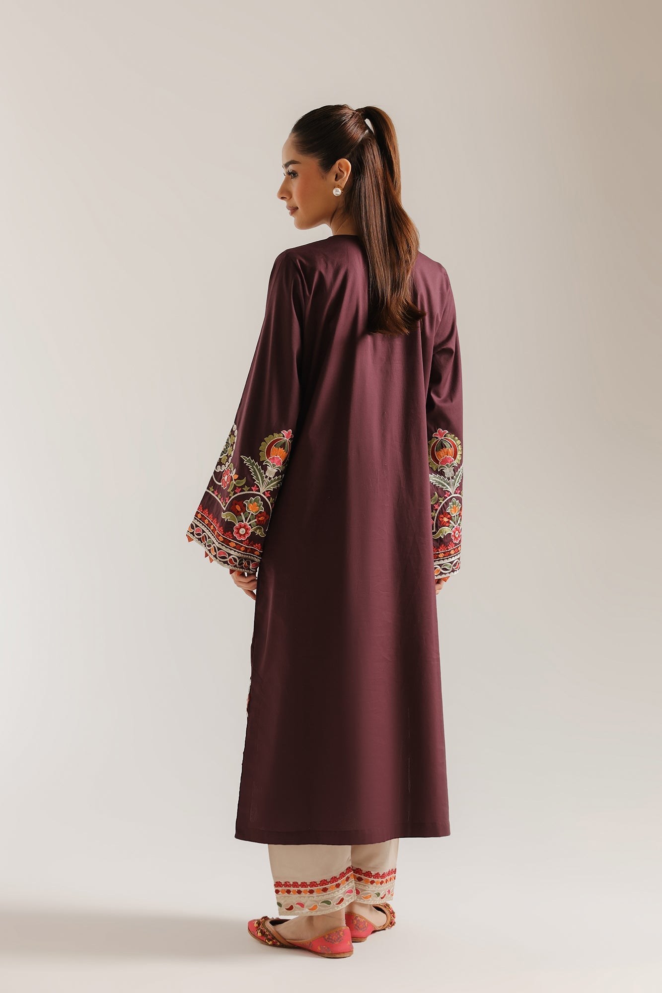 EMBROIDERED SUIT (E4218/103/516)