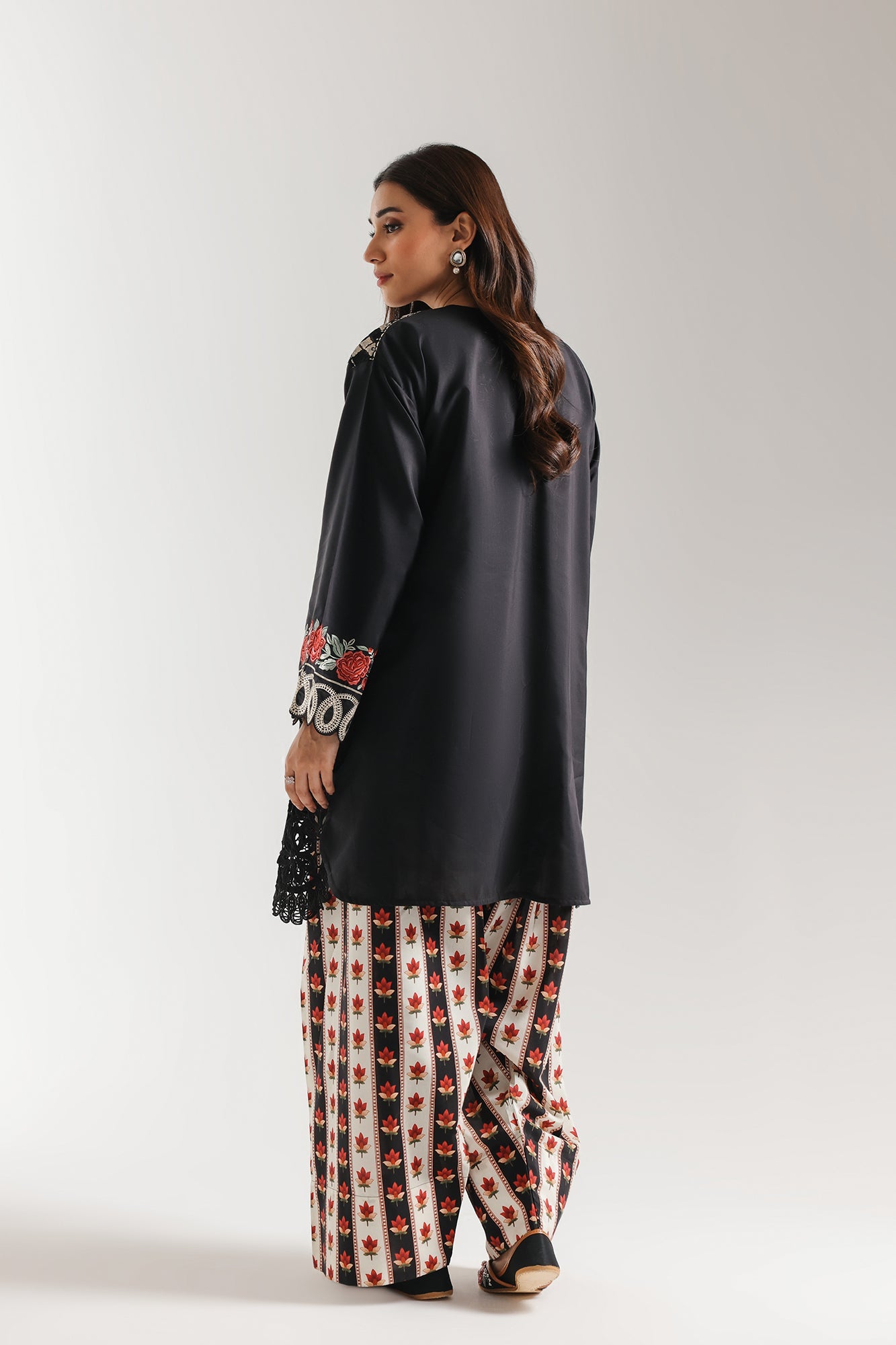 EMBROIDERED SUIT (E4221/103/902)
