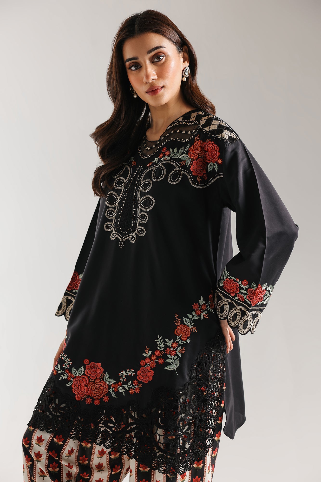 EMBROIDERED SUIT (E4221/103/902)