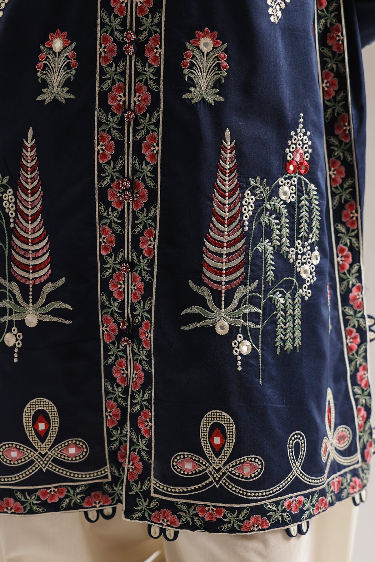 EMBROIDERED SUIT (E4235/103/622)