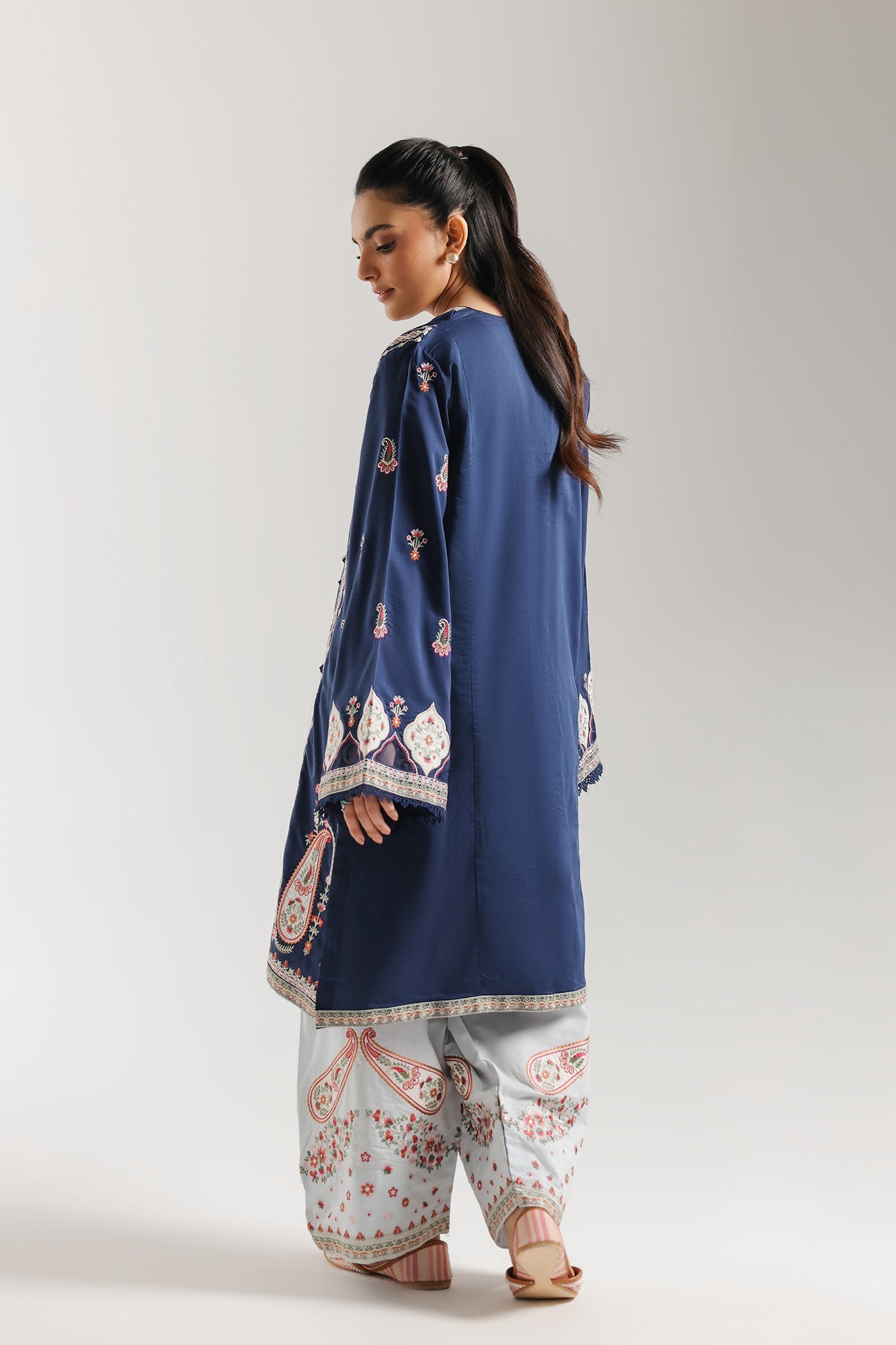 https://cdn.shopify.com/s/files/1/2290/7917/files/E4239-103-603_3.jpg?v=1773307484