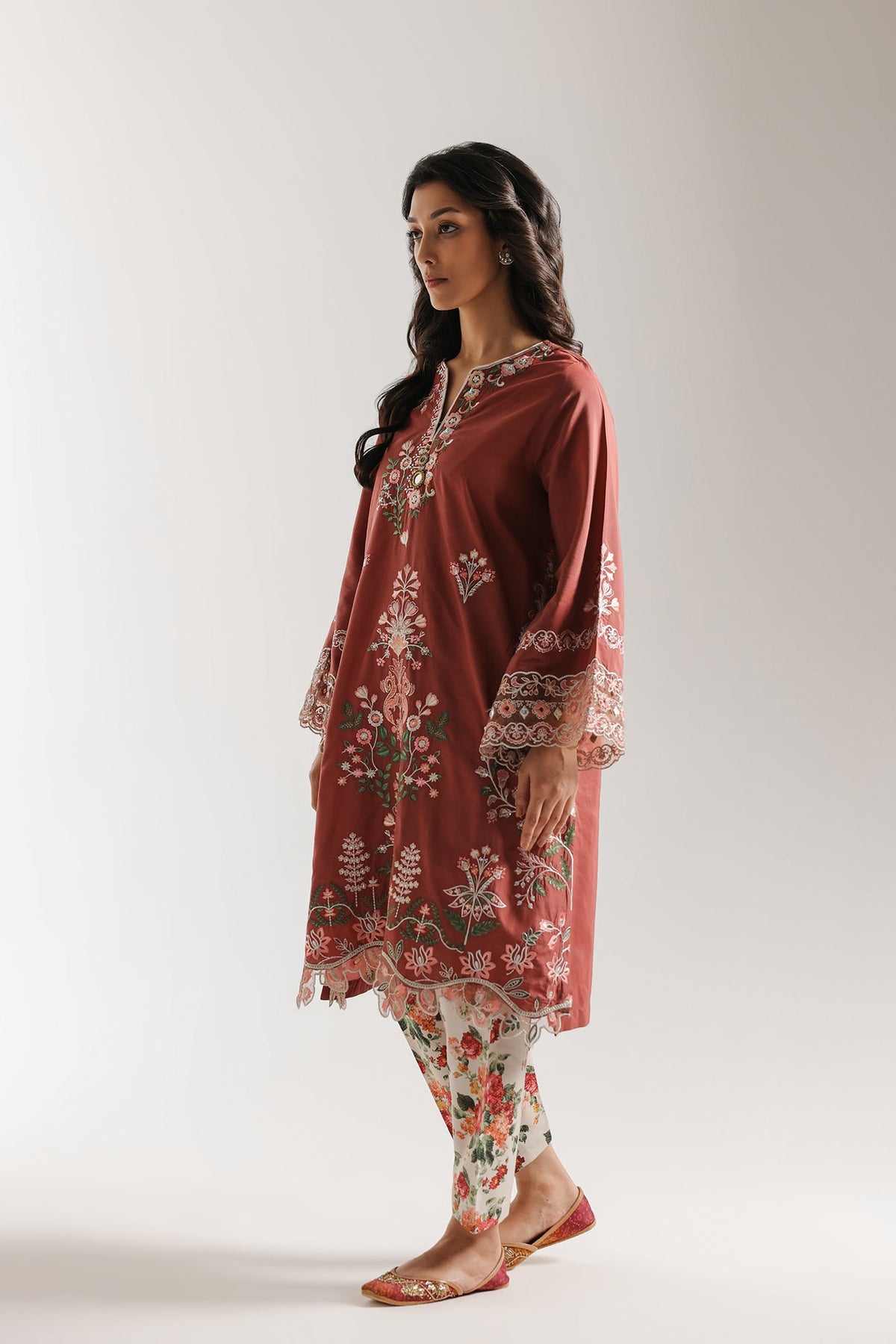 EMBROIDERED SUIT (E4247/103/319)