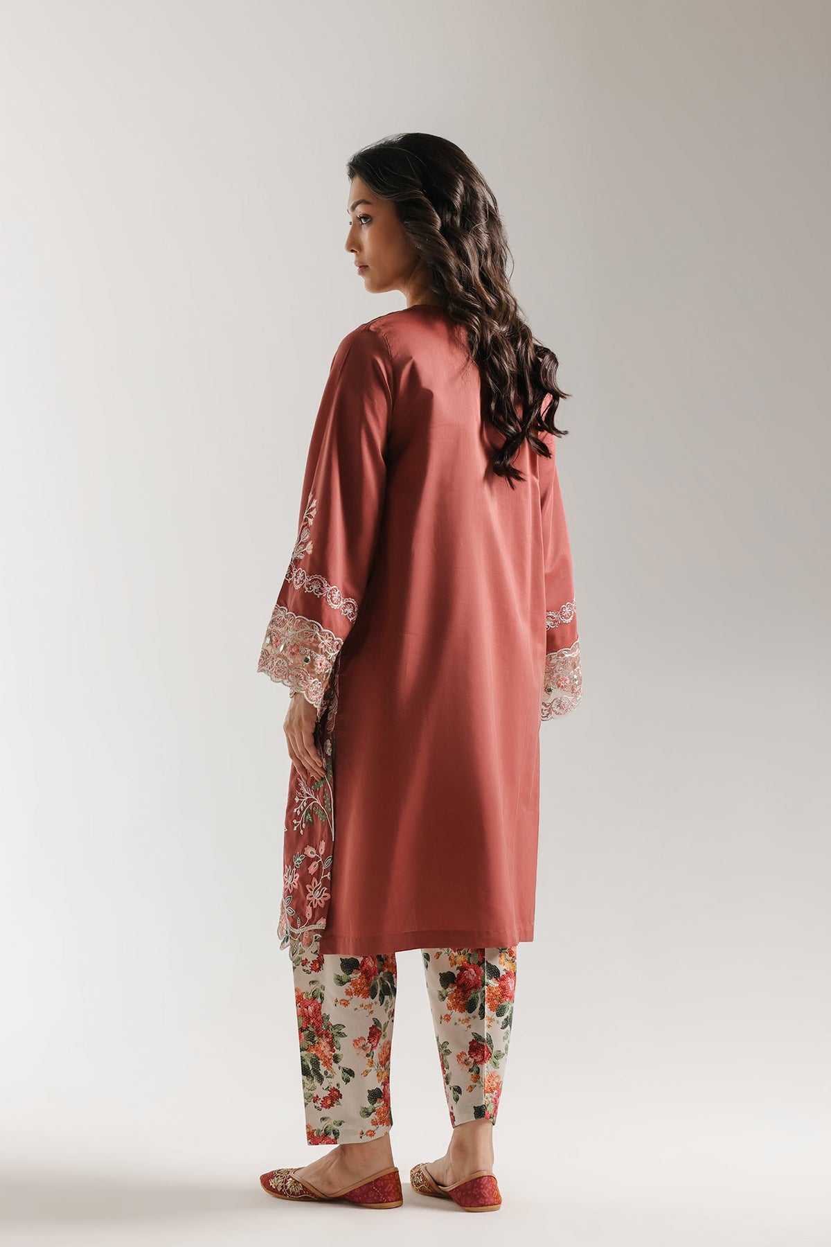 EMBROIDERED SUIT (E4247/103/319)