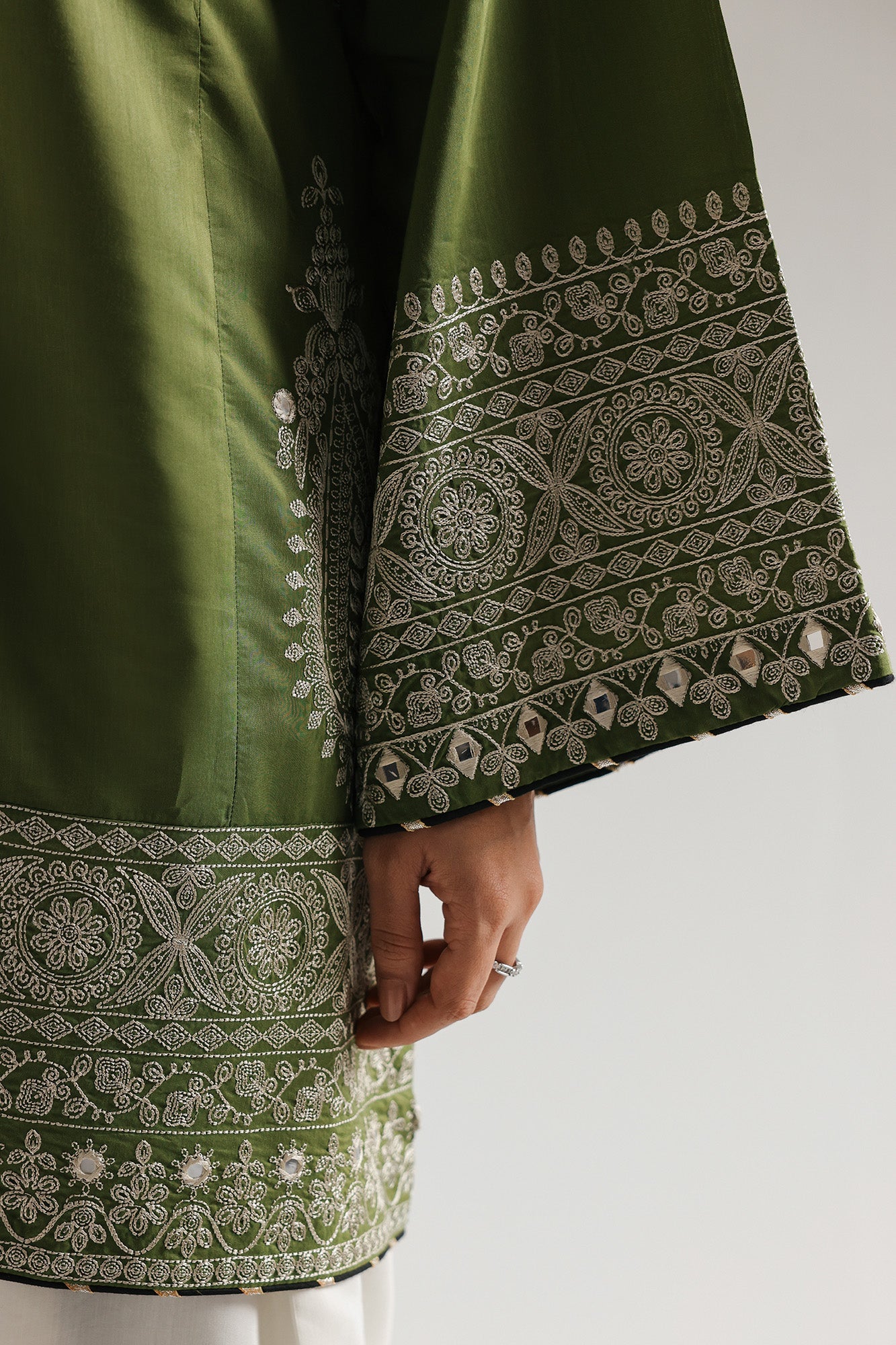 https://cdn.shopify.com/s/files/1/2290/7917/files/E4251-103-121_5.jpg?v=1768887984