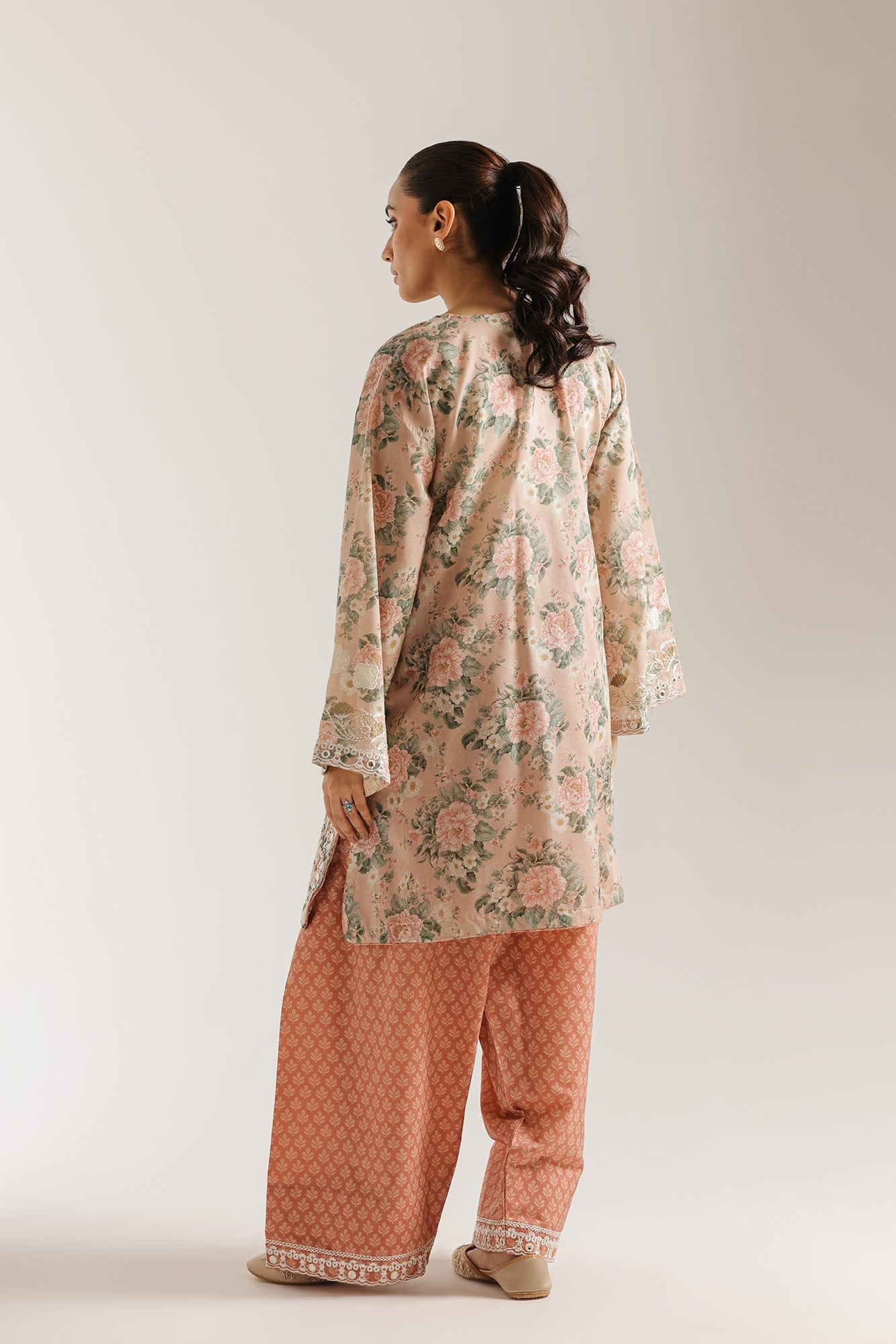 EMBROIDERED SUIT (E4260/103/316)