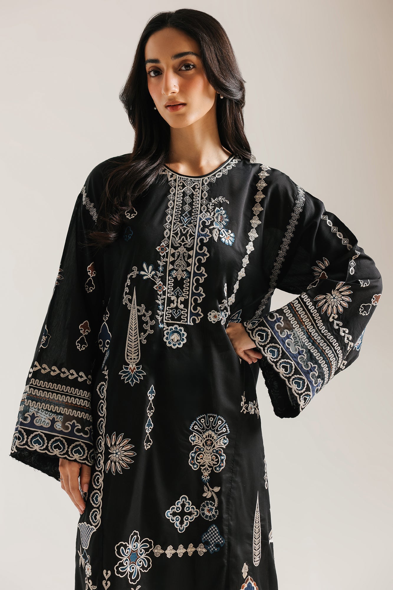 Embroidered Suit (E4261/103/901)