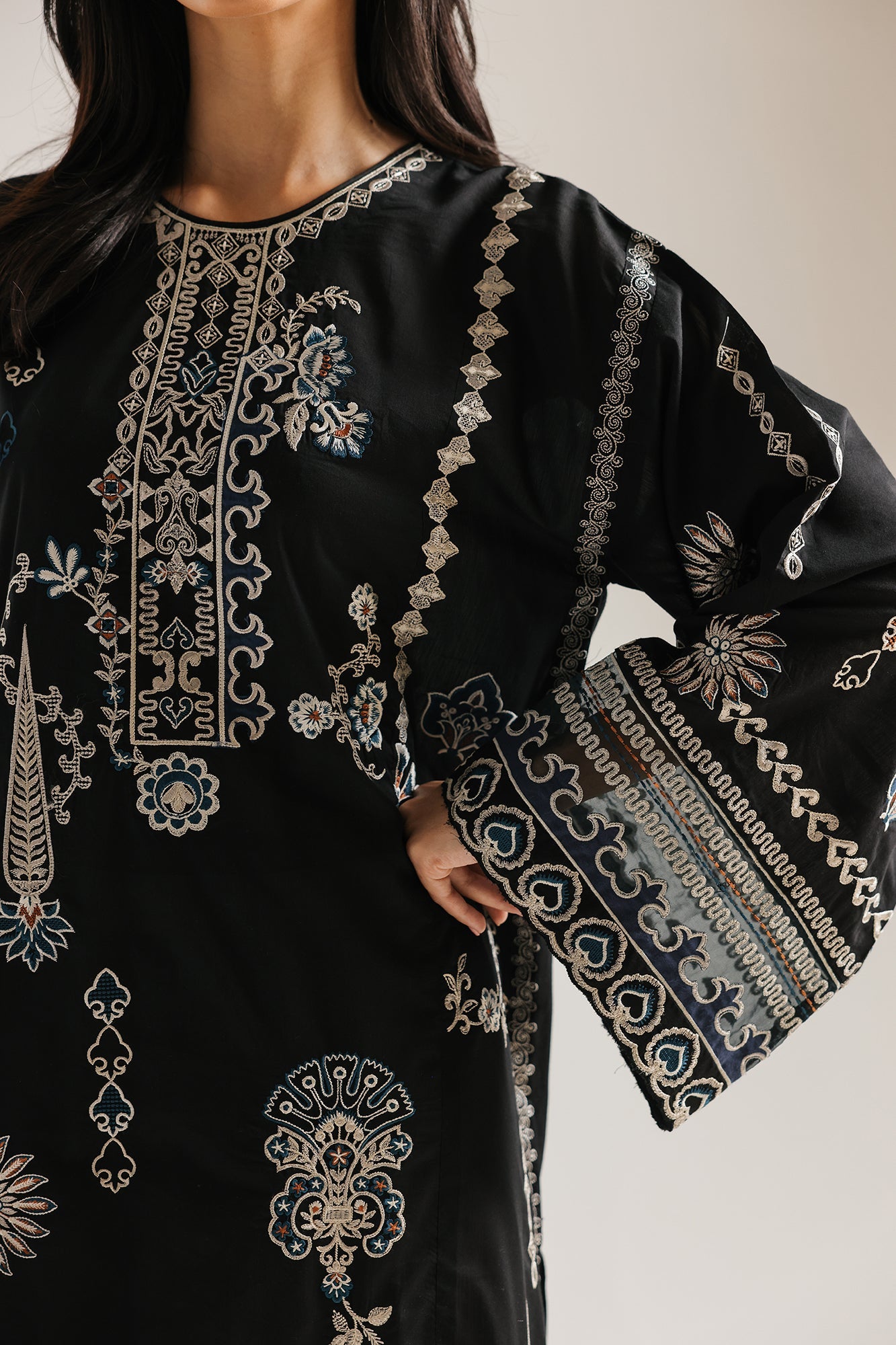 Embroidered Suit (E4261/103/901)
