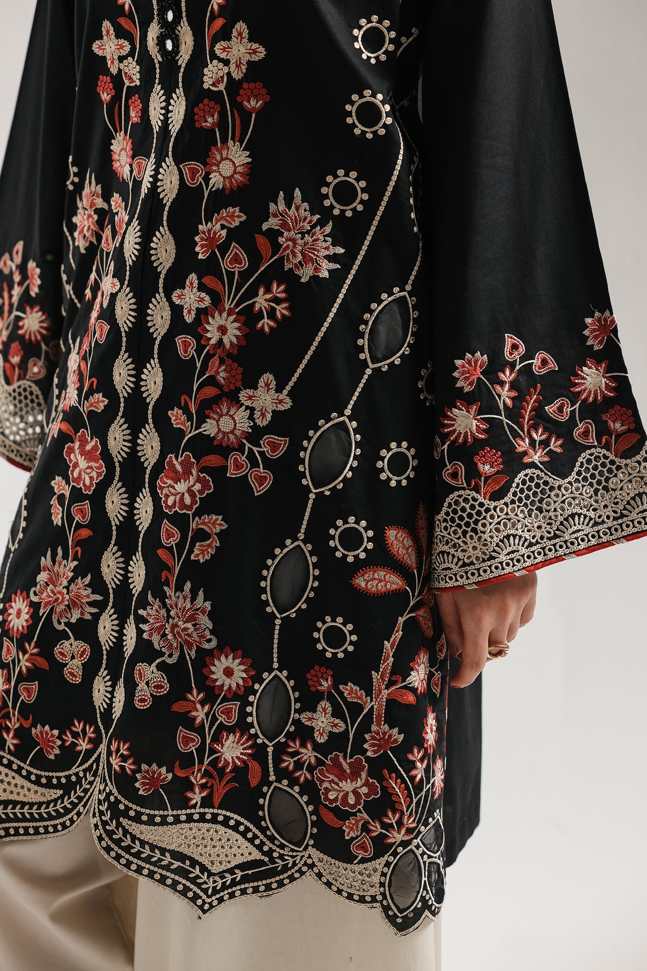 EMBROIDERED SUIT (E4284/103/901)
