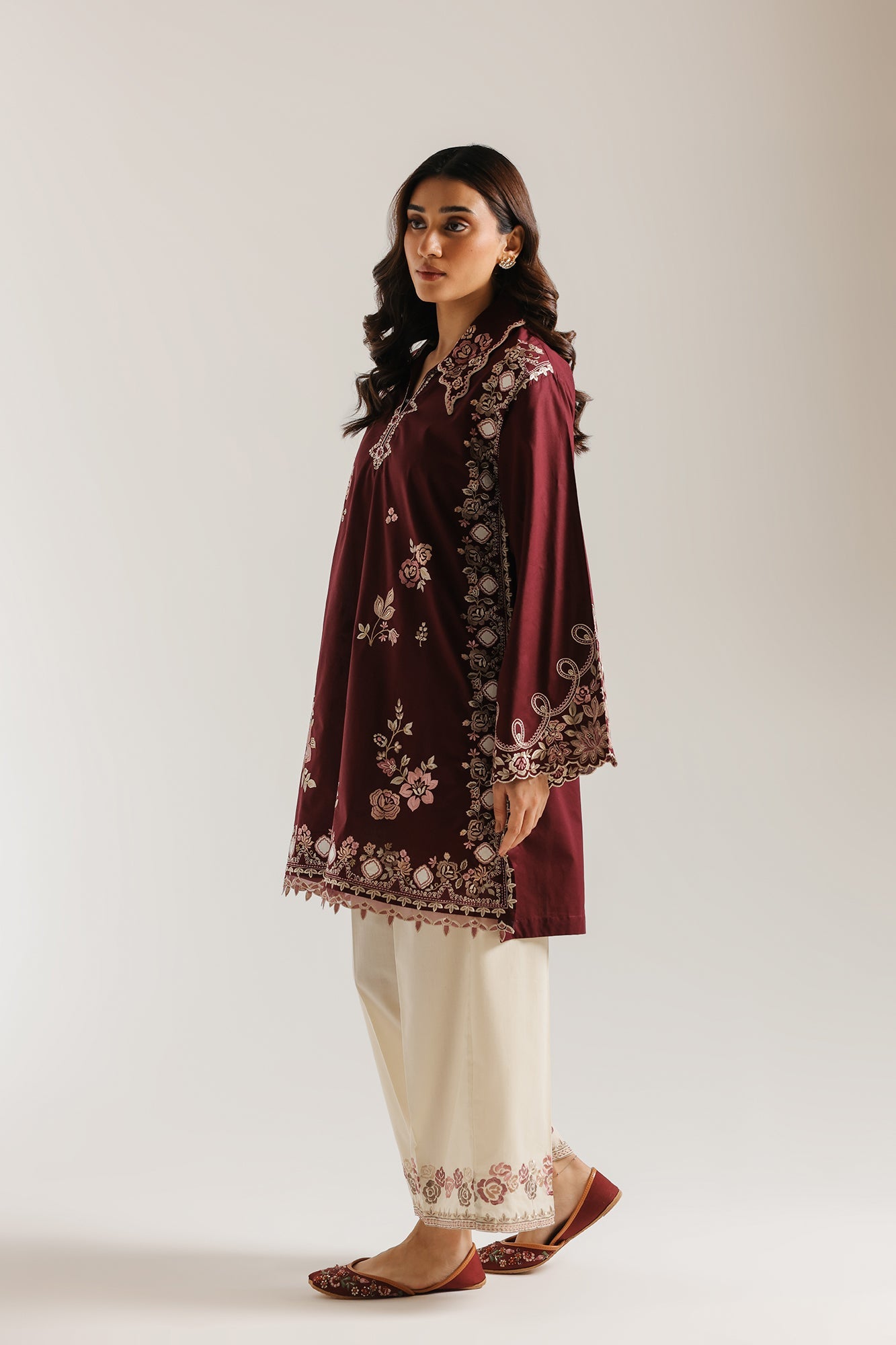 EMBROIDERED SUIT (E4287/103/402)