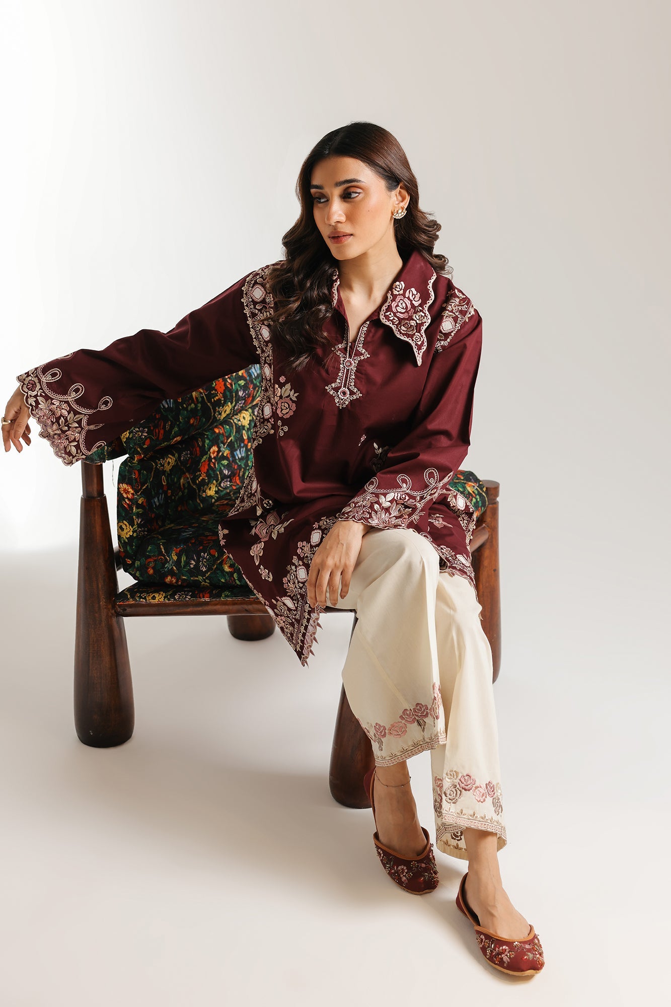 EMBROIDERED SUIT (E4287/103/402)