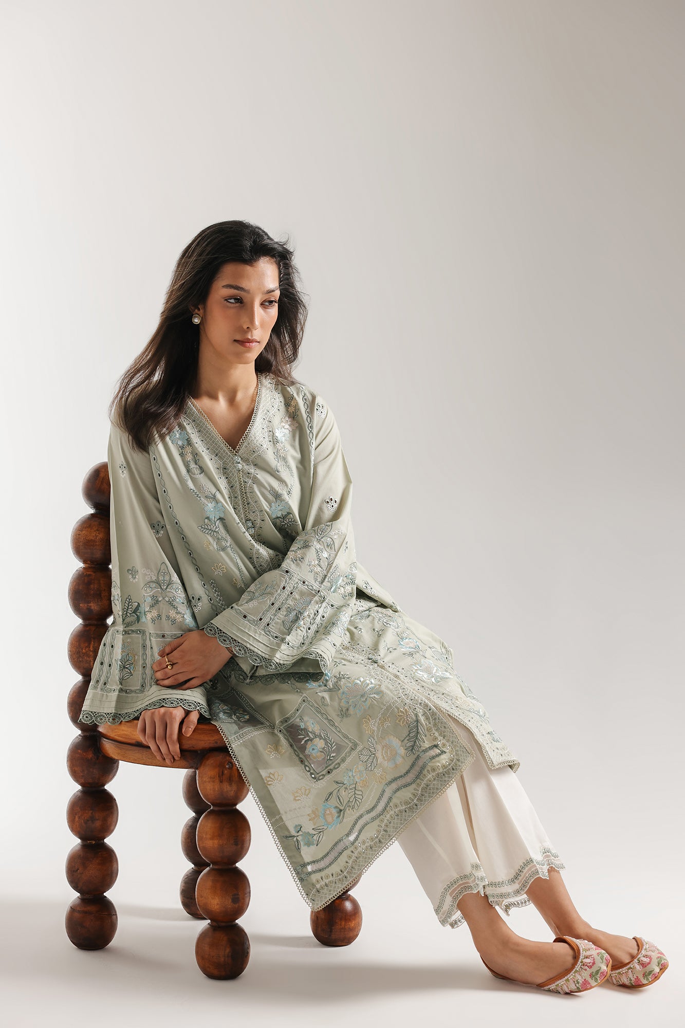 EMBROIDERED SUIT (E4292/103/130)