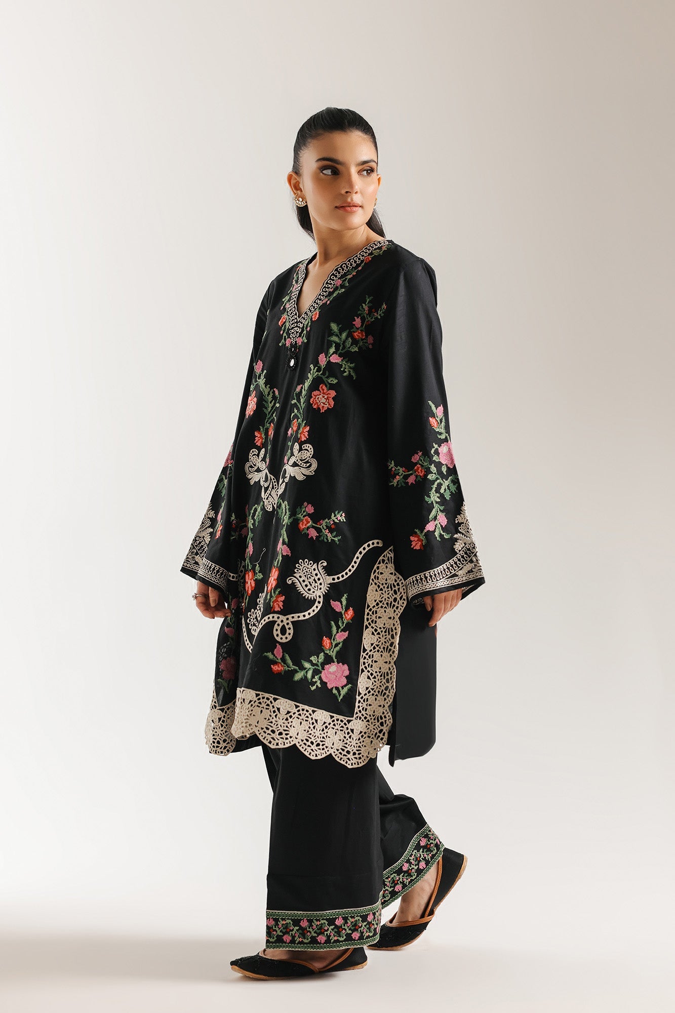 EMBROIDERED SUIT (E4303/103/901)