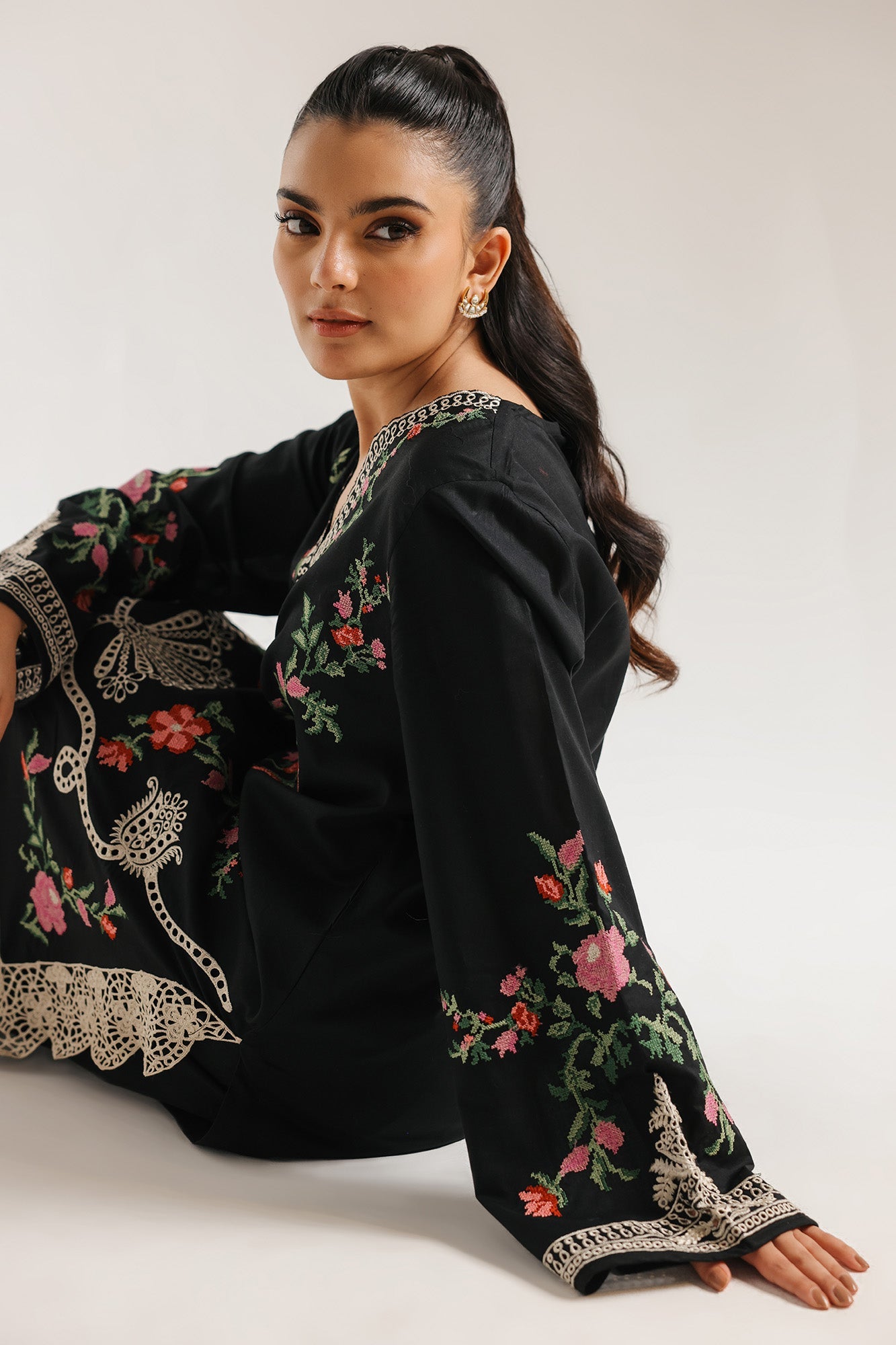 EMBROIDERED SUIT (E4303/103/901)