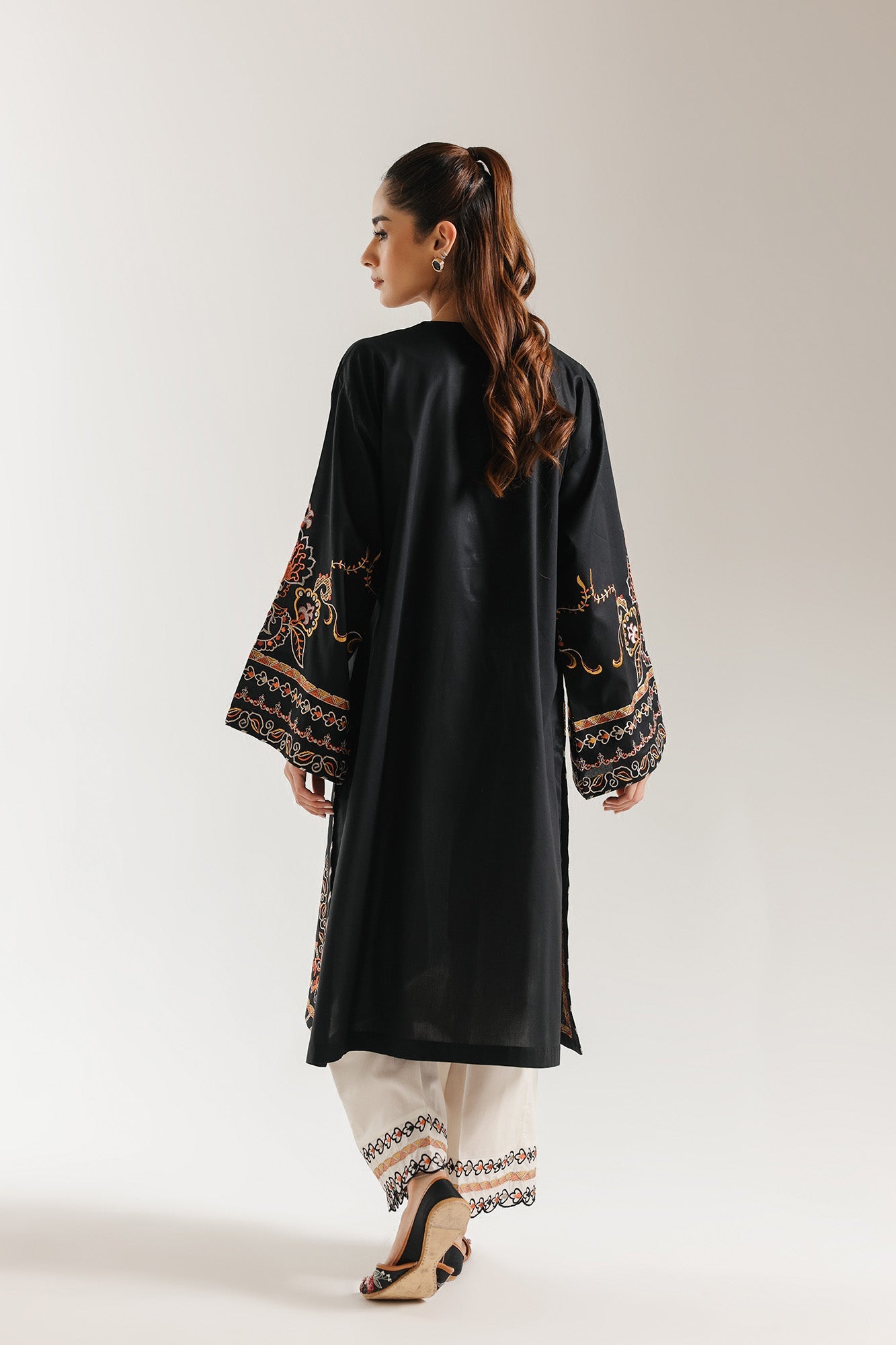 EMBROIDERED SUIT (E4308/103/901)