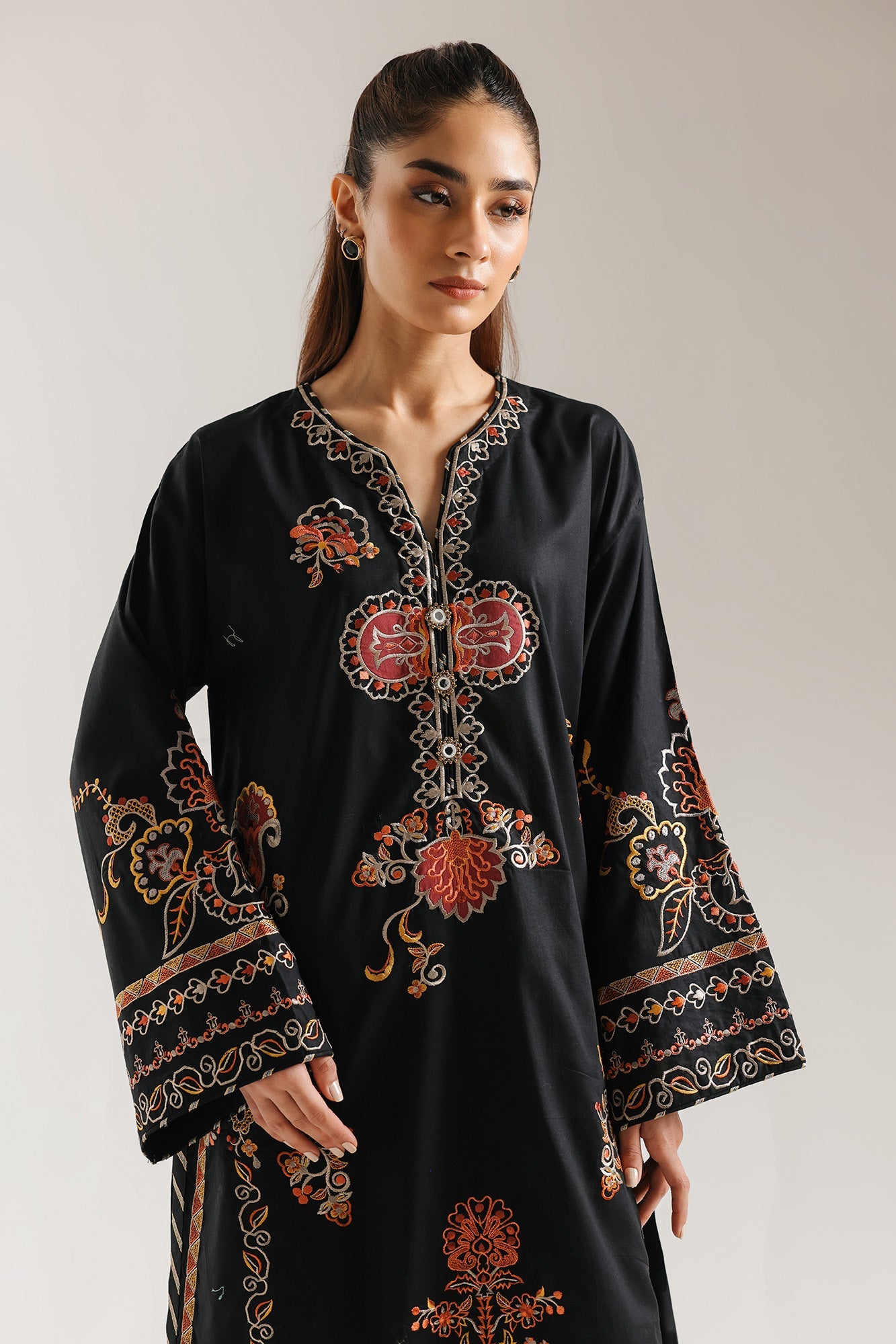 EMBROIDERED SUIT (E4308/103/901)