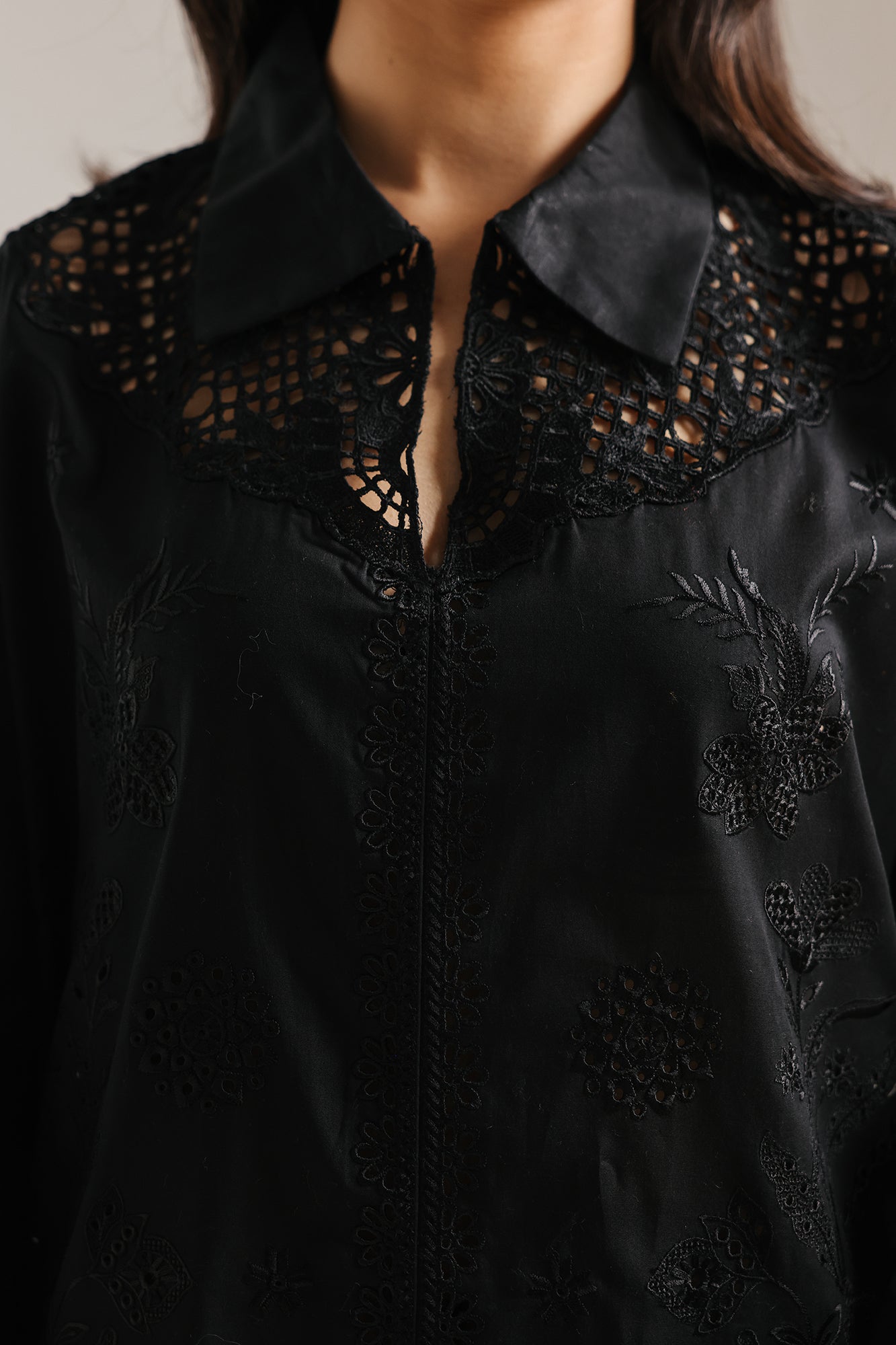 EMBROIDERED SUIT (E4309/103/901)