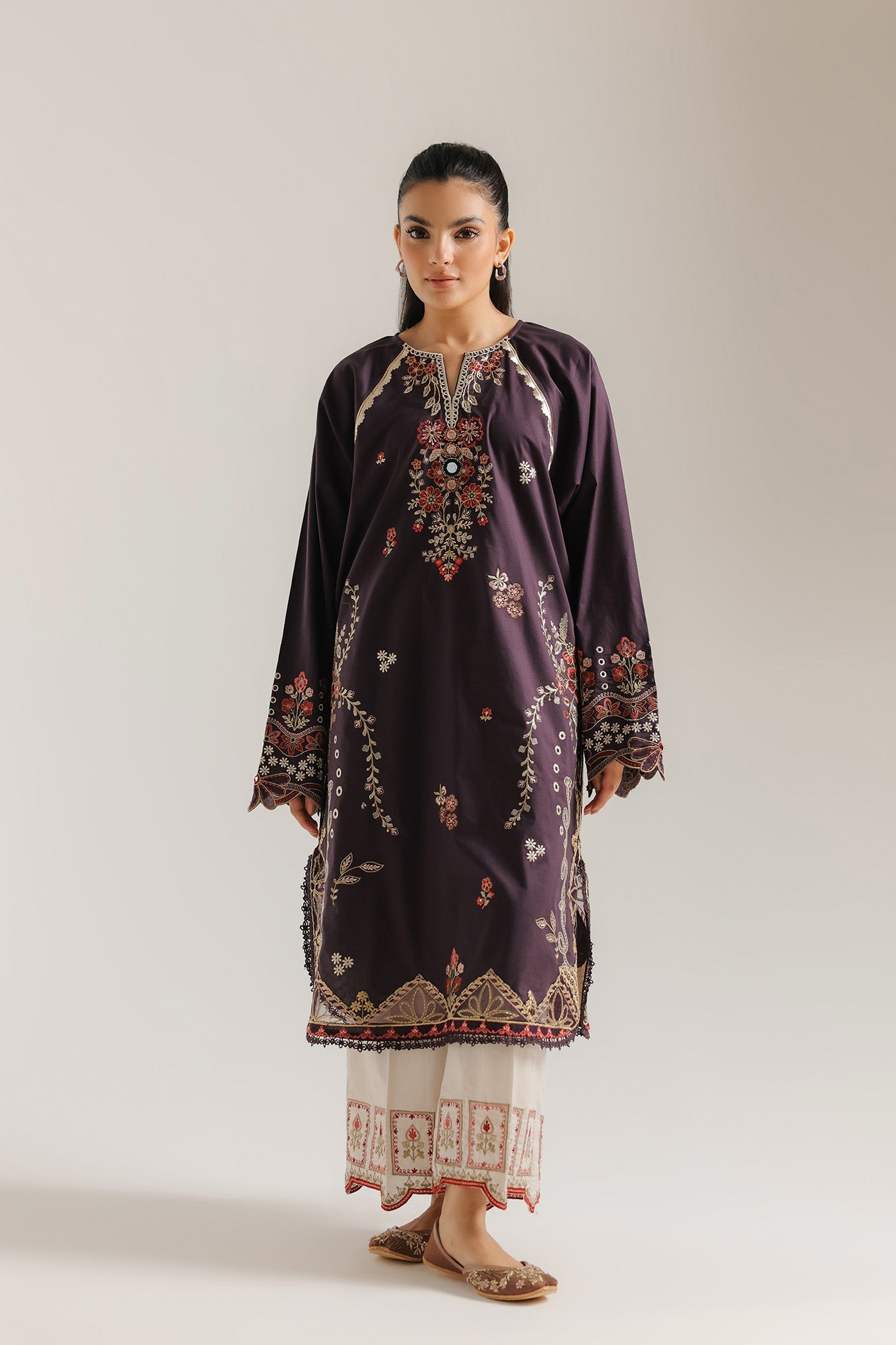 EMBROIDERED SUIT (E4317/103/509)