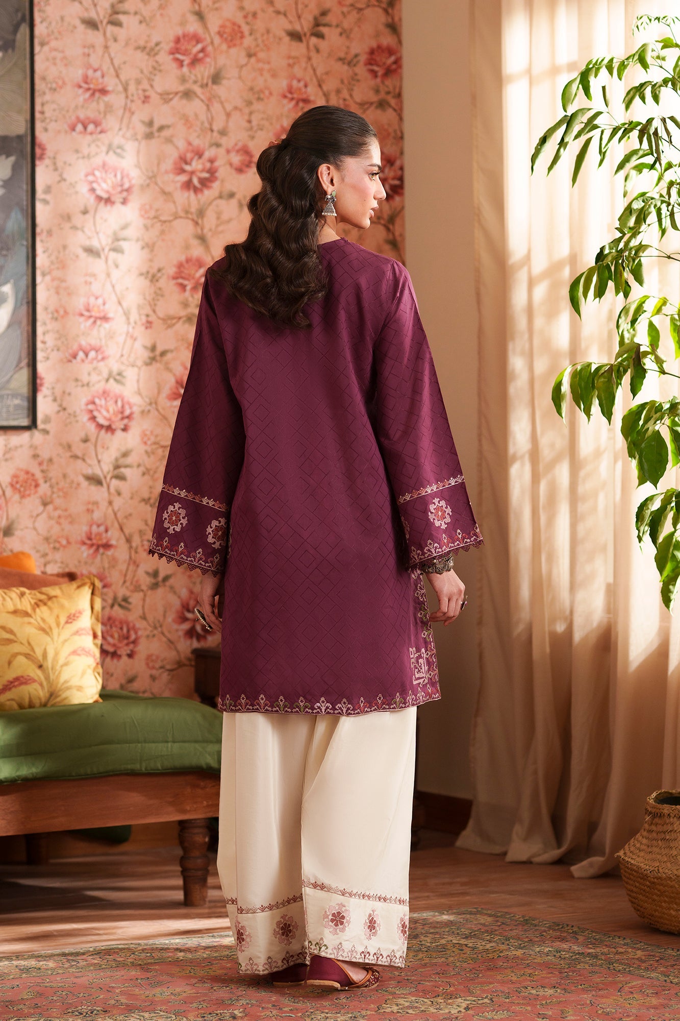 EMBROIDERED SUIT (E4322/103/415)