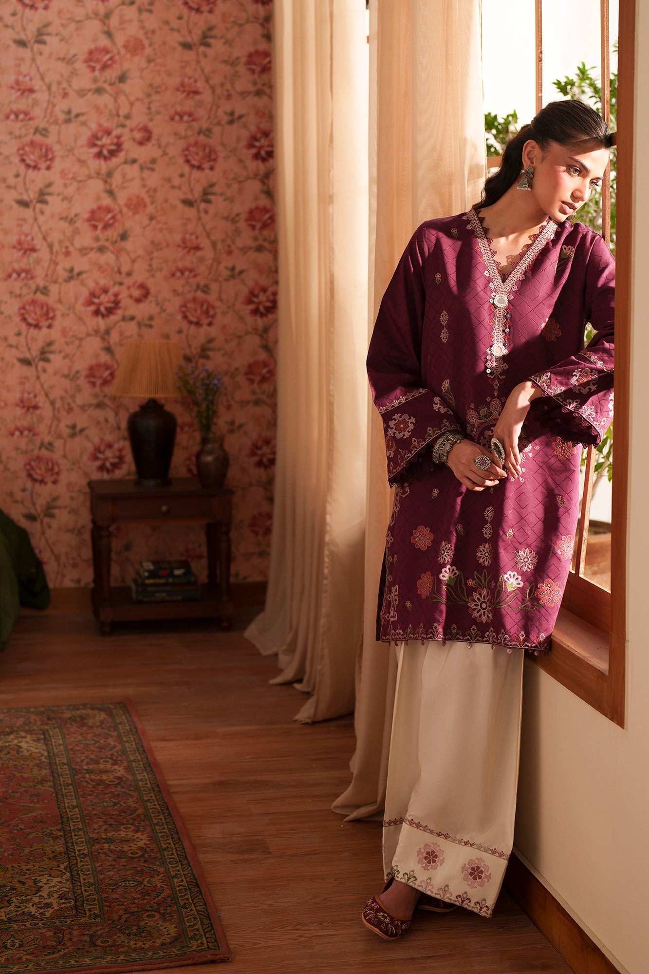 EMBROIDERED SUIT (E4322/103/415)