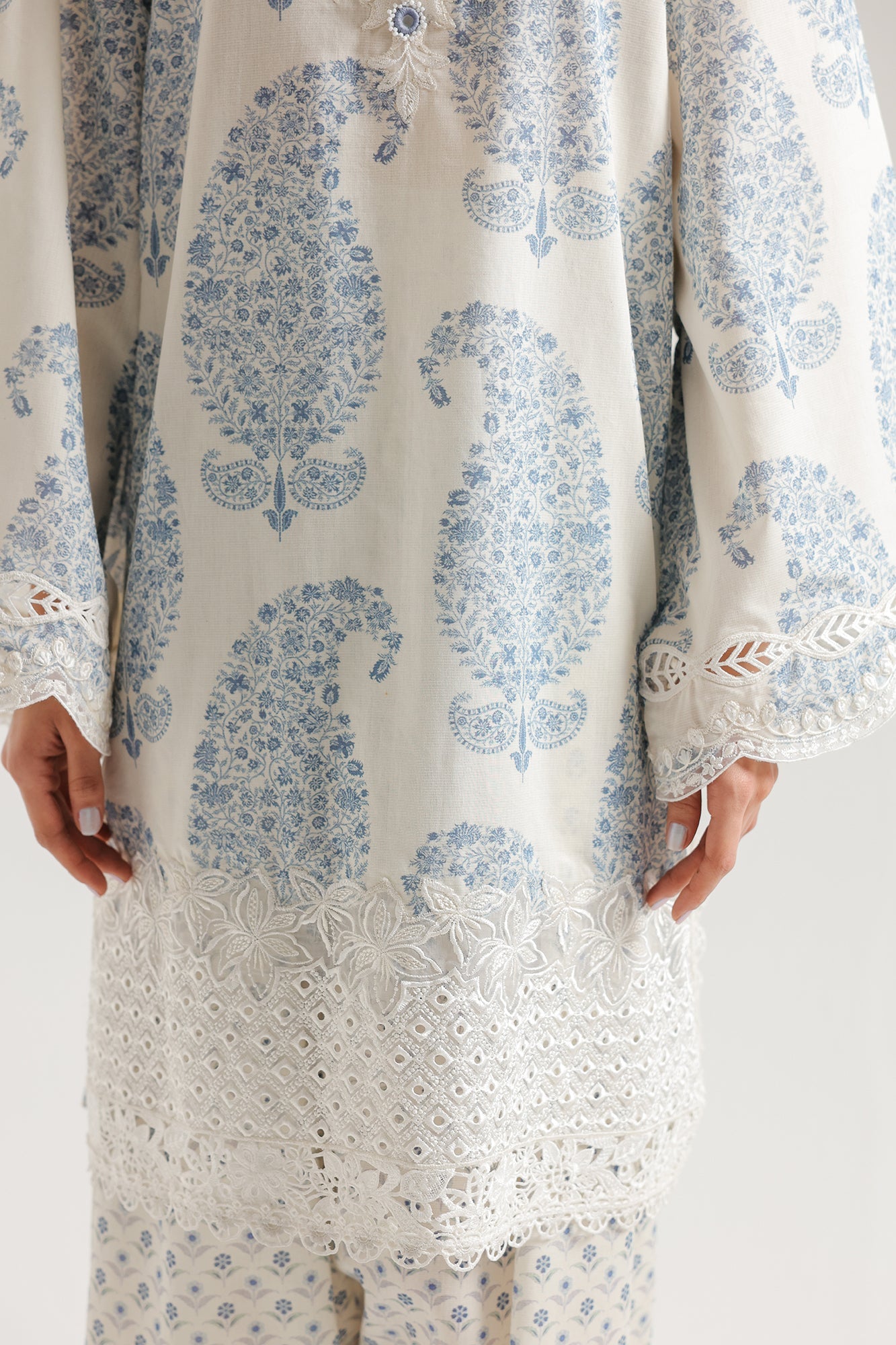 EMBROIDERED SUIT (E4327/103/003)