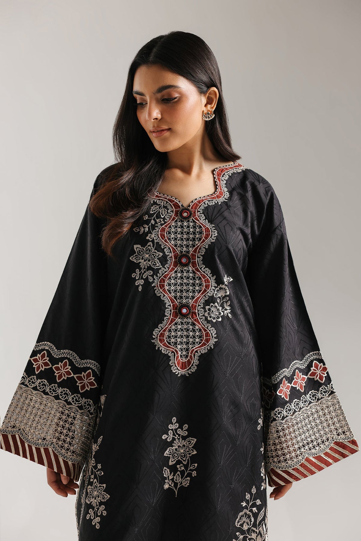 EMBROIDERED SUIT (E4332/103/902)