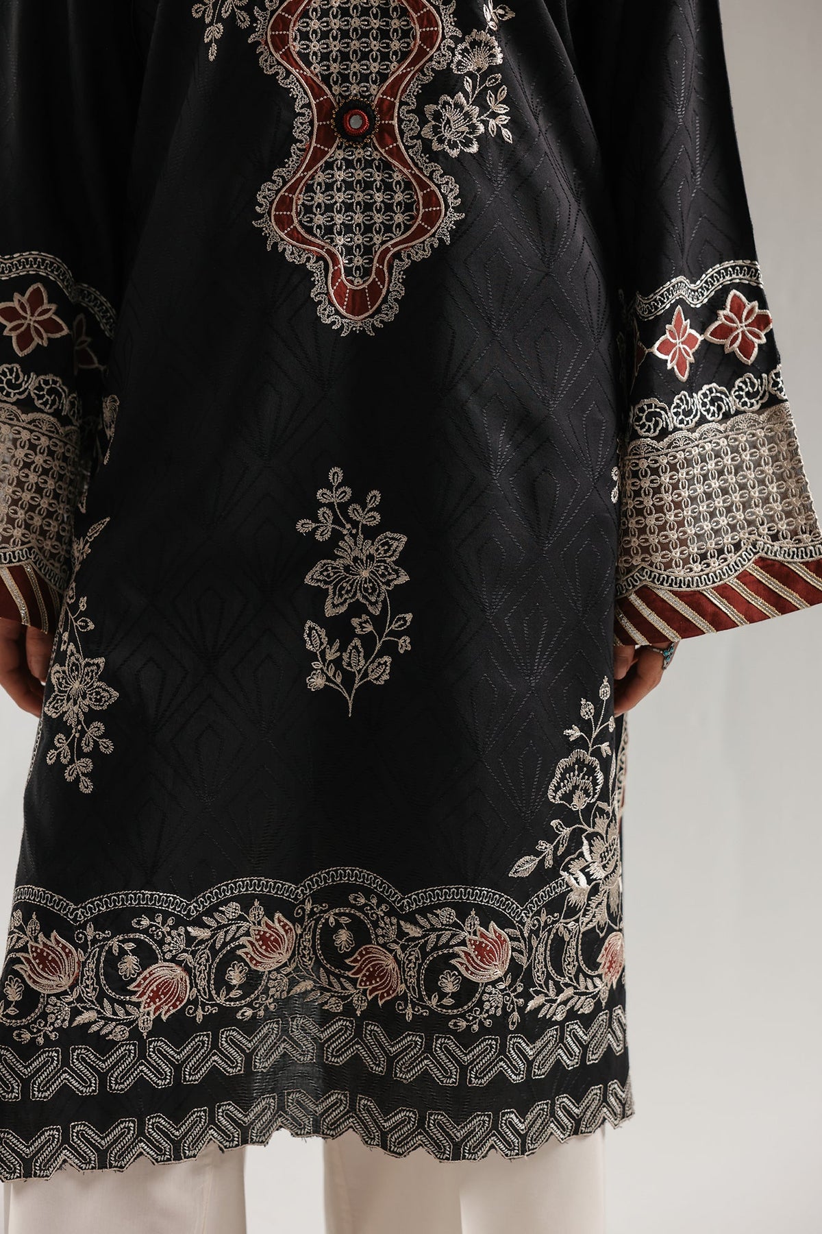 EMBROIDERED SUIT (E4332/103/902)