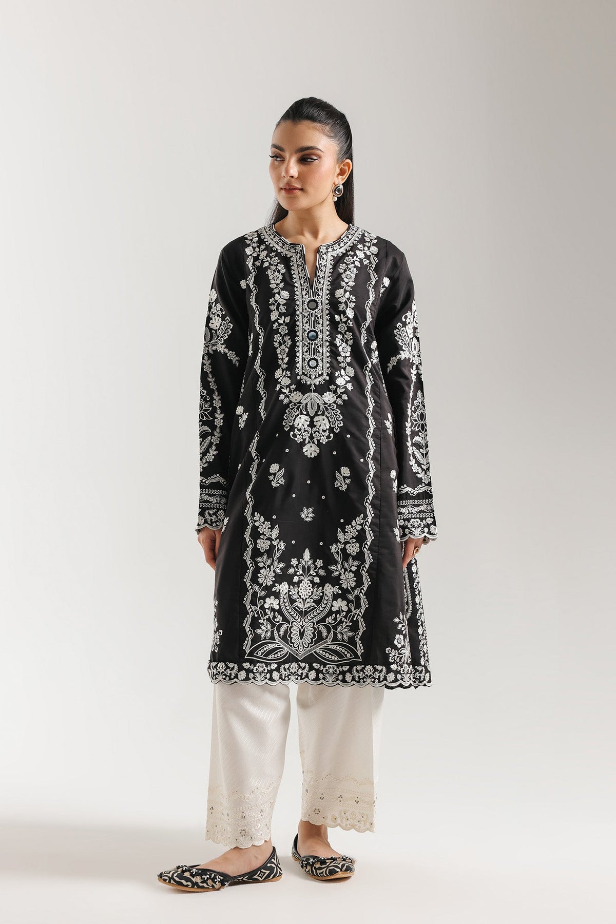 EMBROIDERED SUIT (E4333/103/901)