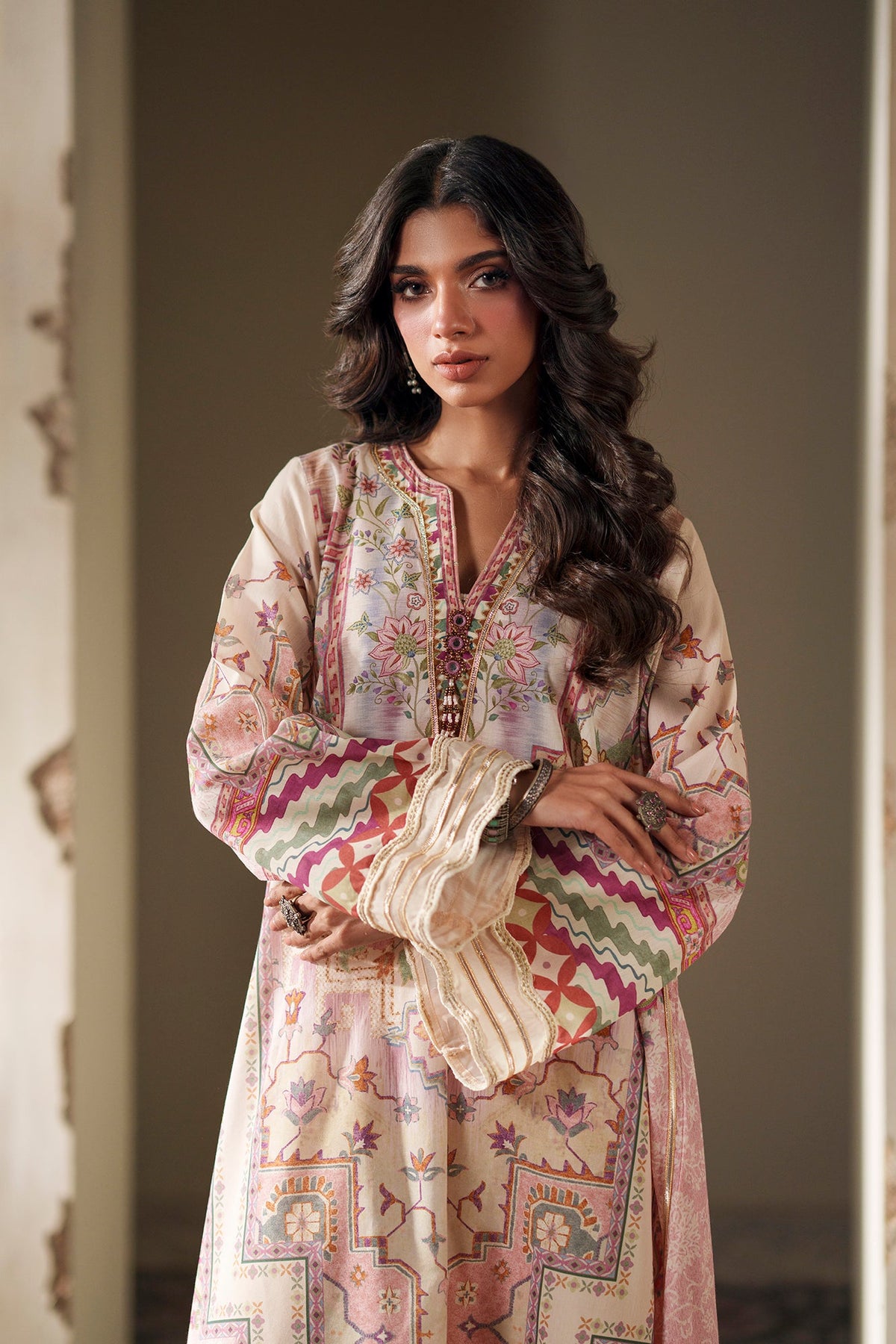 EMBROIDERED SUIT (E4337/103/424)