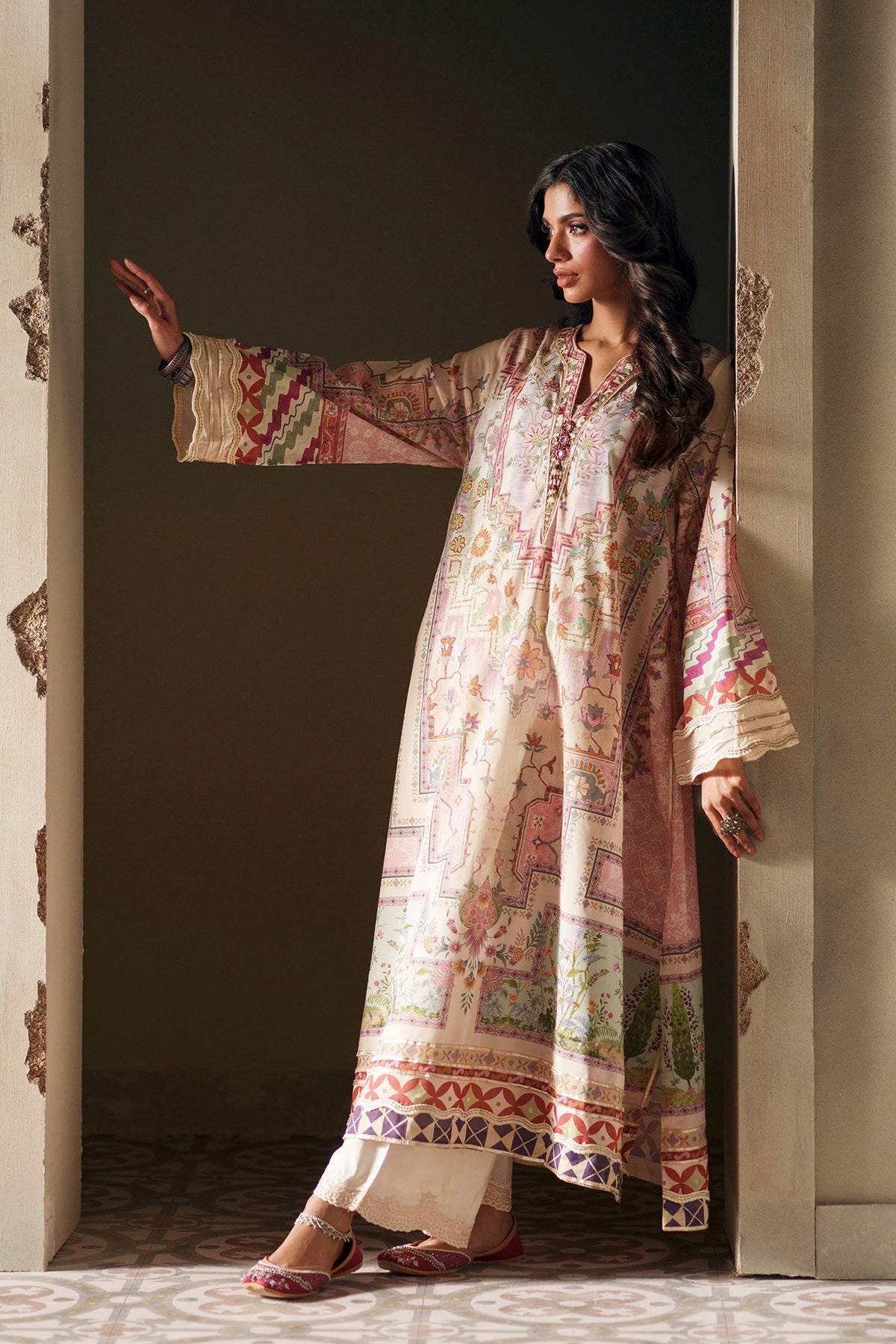EMBROIDERED SUIT (E4337/103/424)