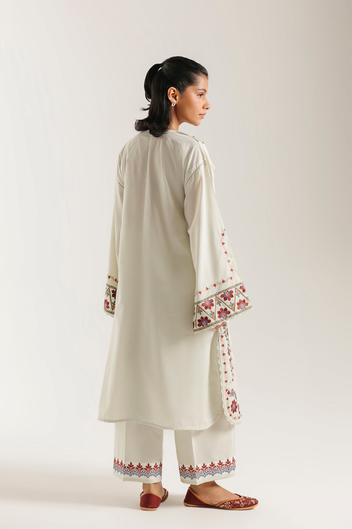 EMBROIDERED SUIT (E4342/103/130)