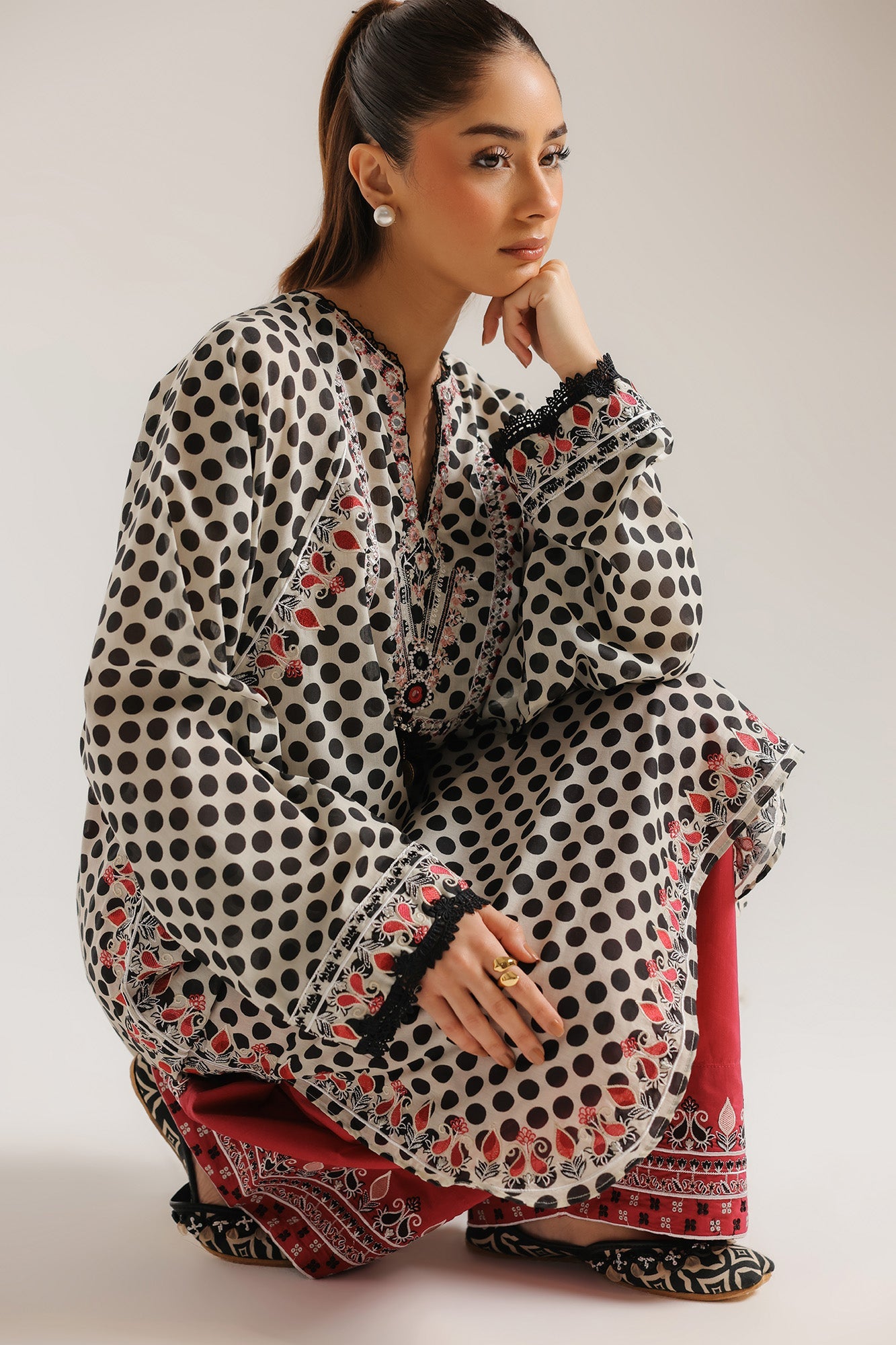 EMBROIDERED SUIT (E4351/103/003)