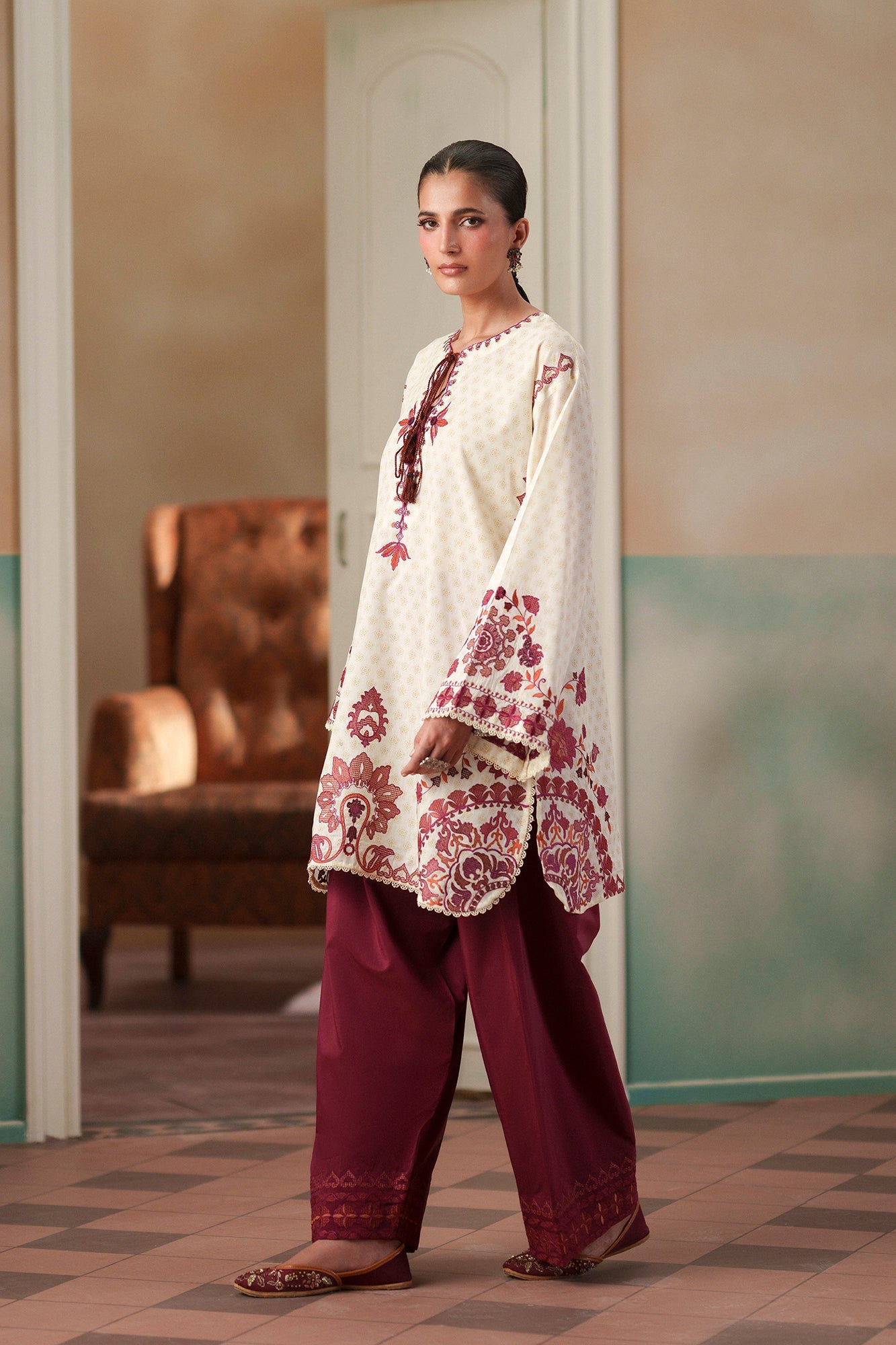 EMBROIDERED SUIT (E4354/103/005)